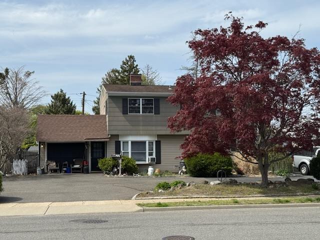 82 Scooter Lane, Hicksville, NY 11801