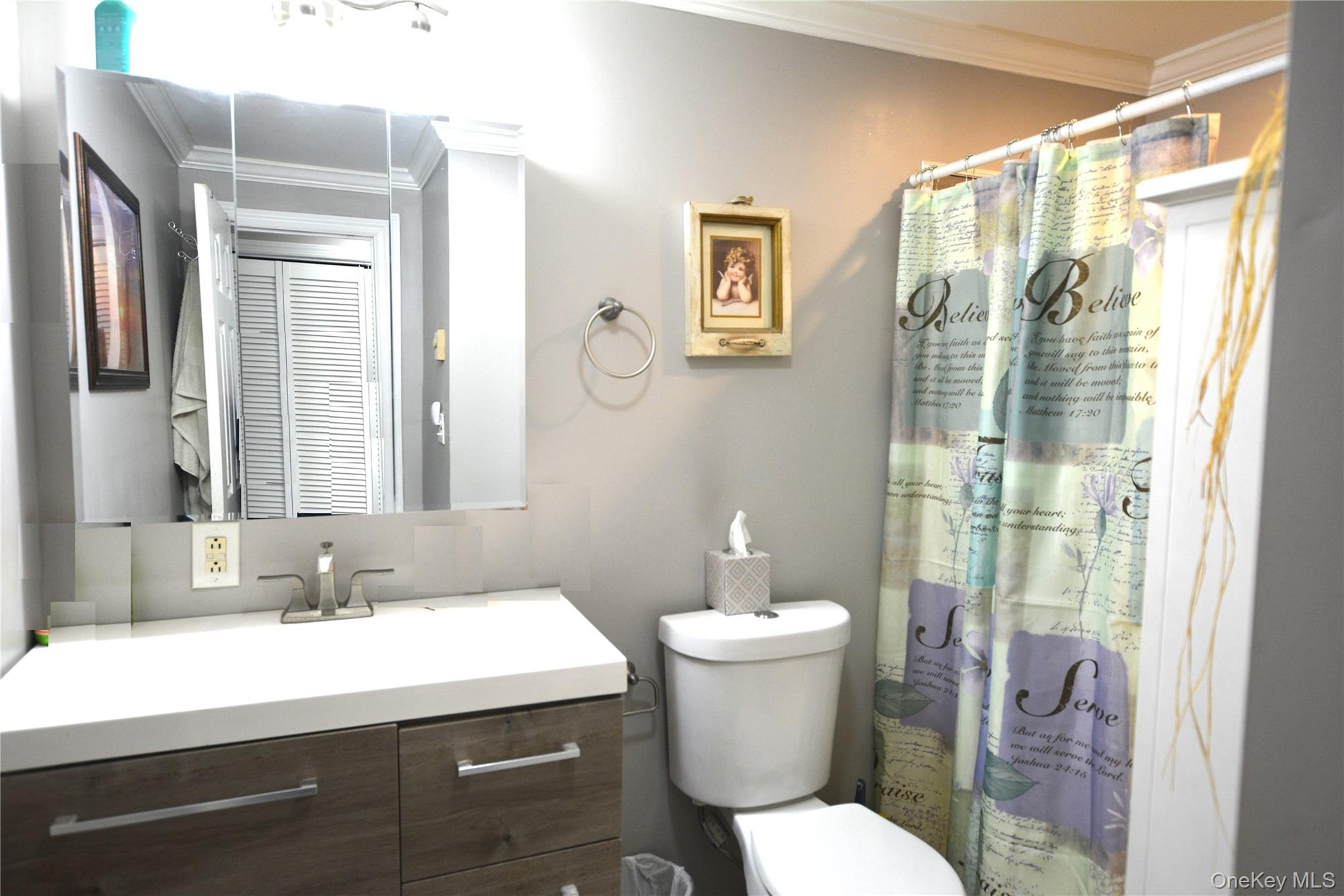 77 Village Circle W, Manorville, NY 11949