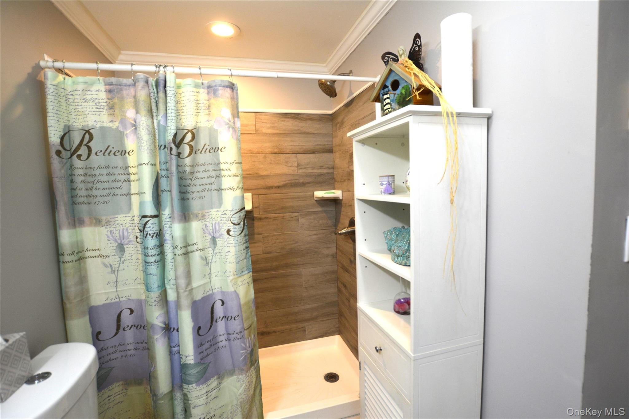 77 Village Circle W, Manorville, NY 11949