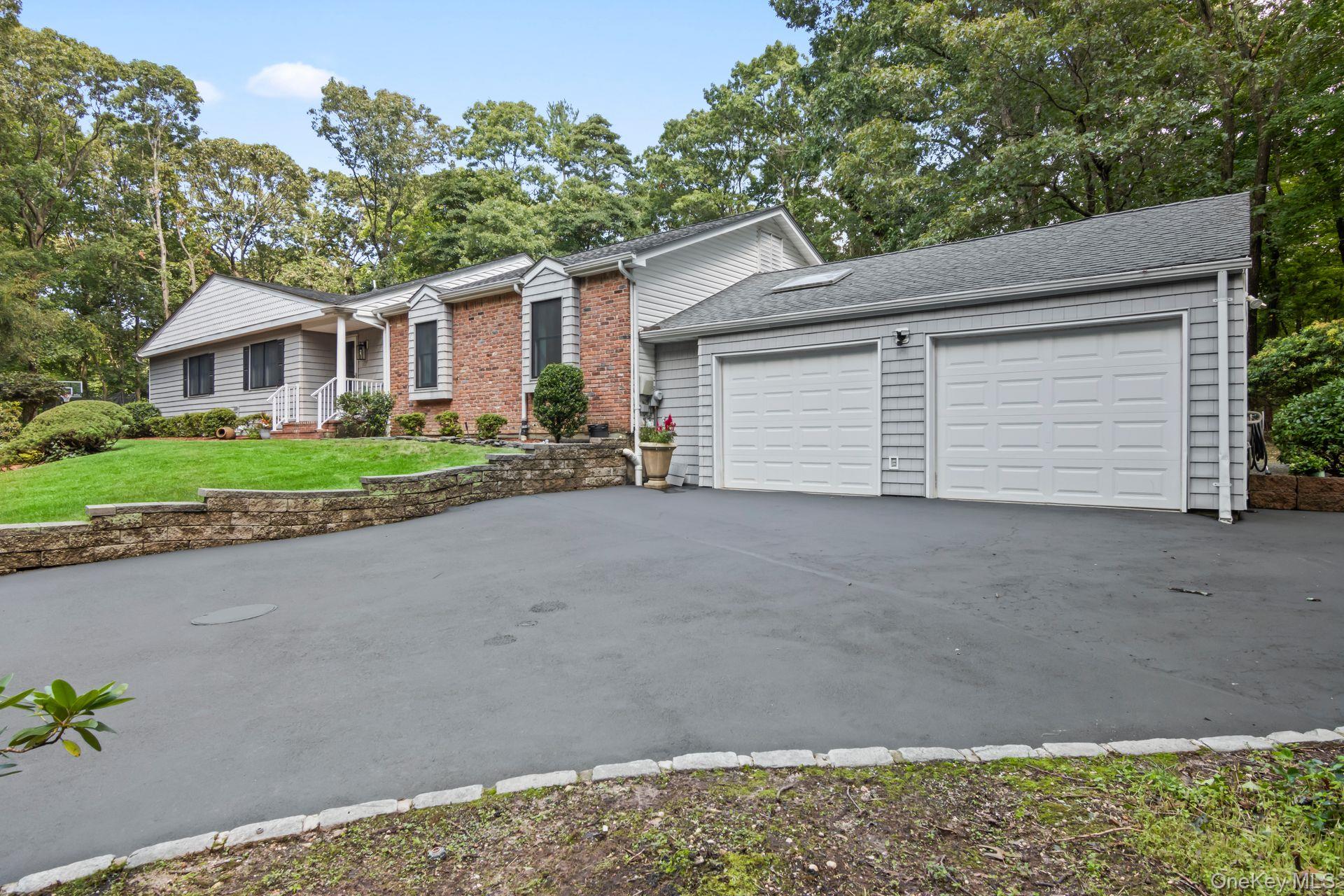 79 Brookhill Lane, Huntington, NY 11743