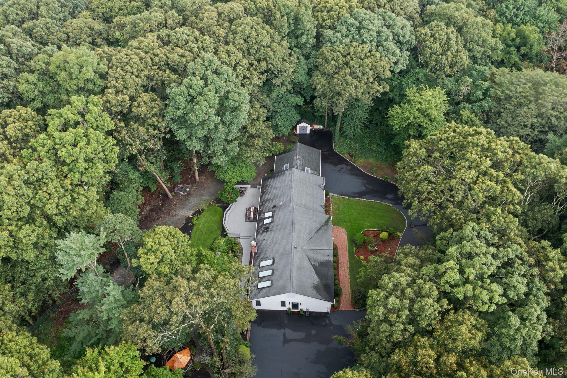 79 Brookhill Lane, Huntington, NY 11743