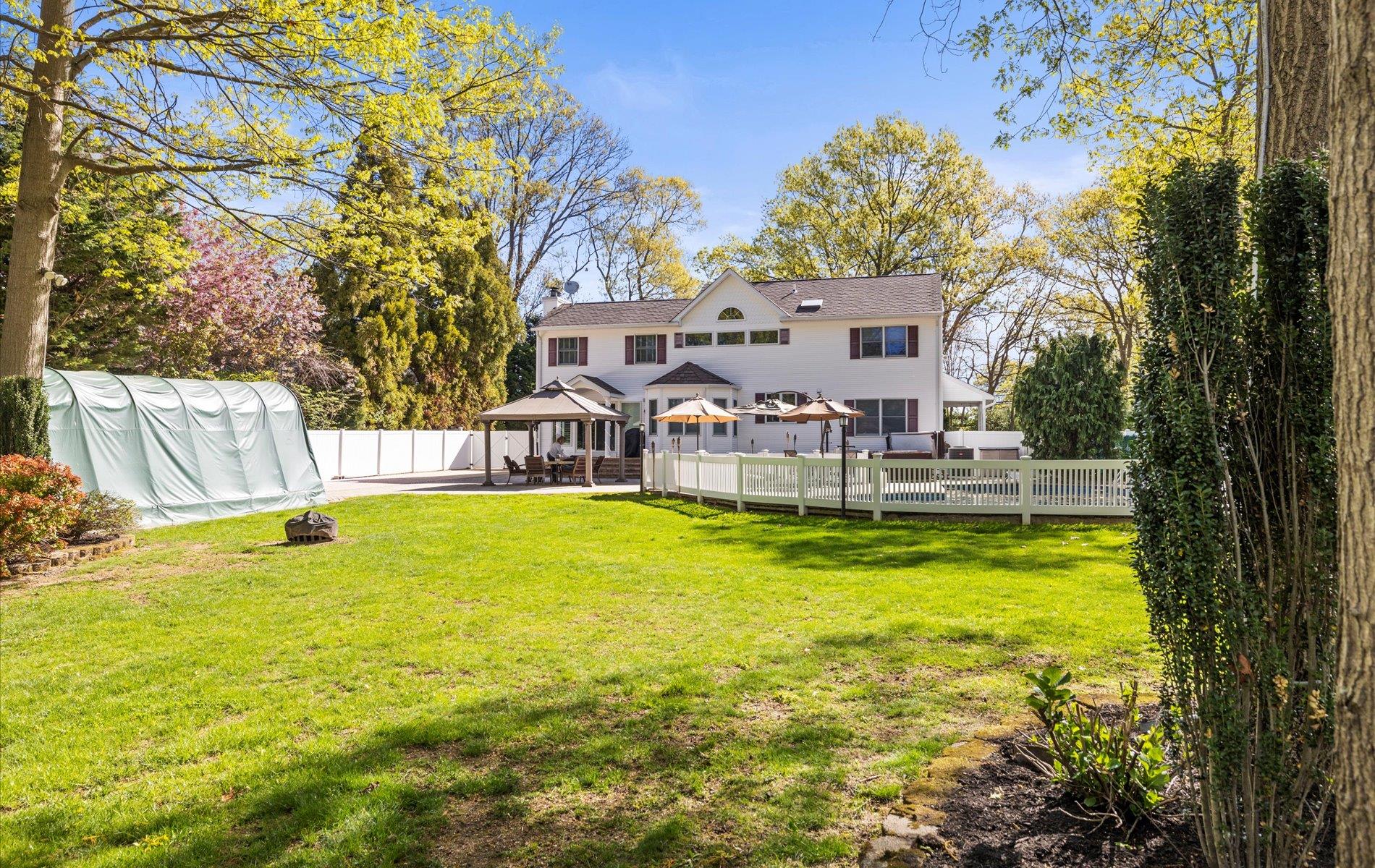 144 Kings Park Road, Commack, NY 11725