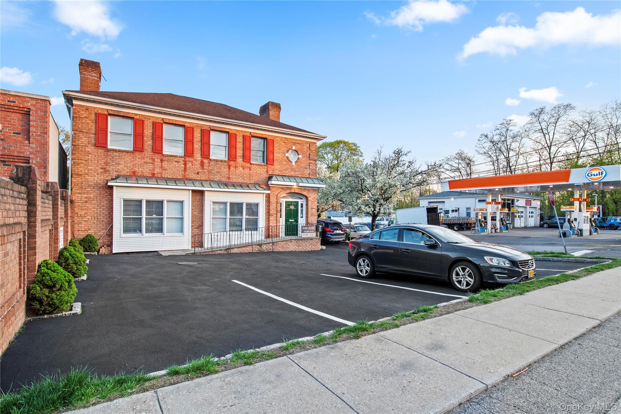 191 Forest Avenue, Locust Valley, NY 11560