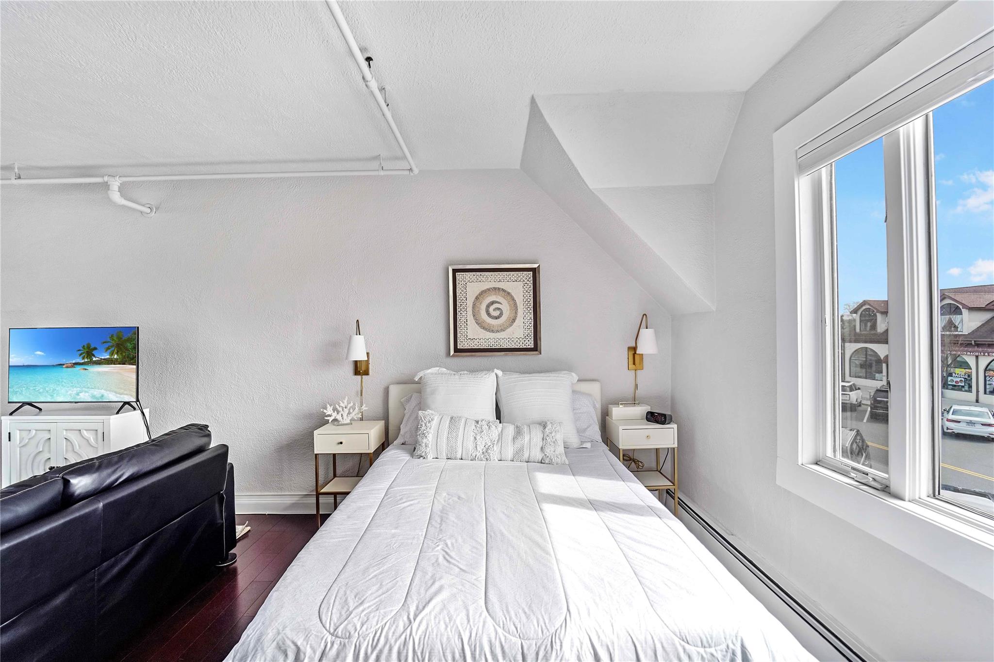 52 Main Street 52 Main Street, Westhampton Beach, NY 11978