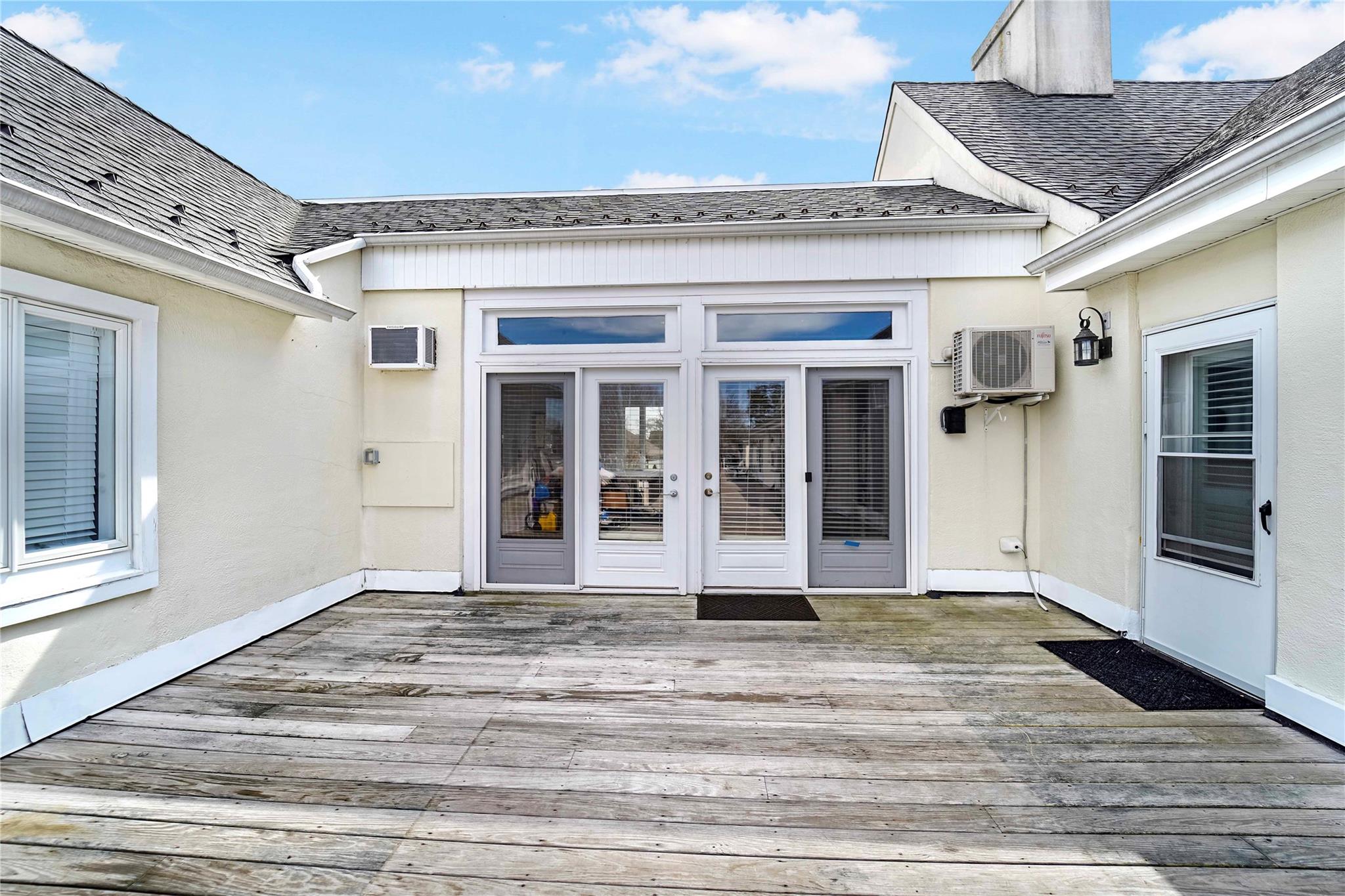 52 Main Street 52 Main Street, Westhampton Beach, NY 11978