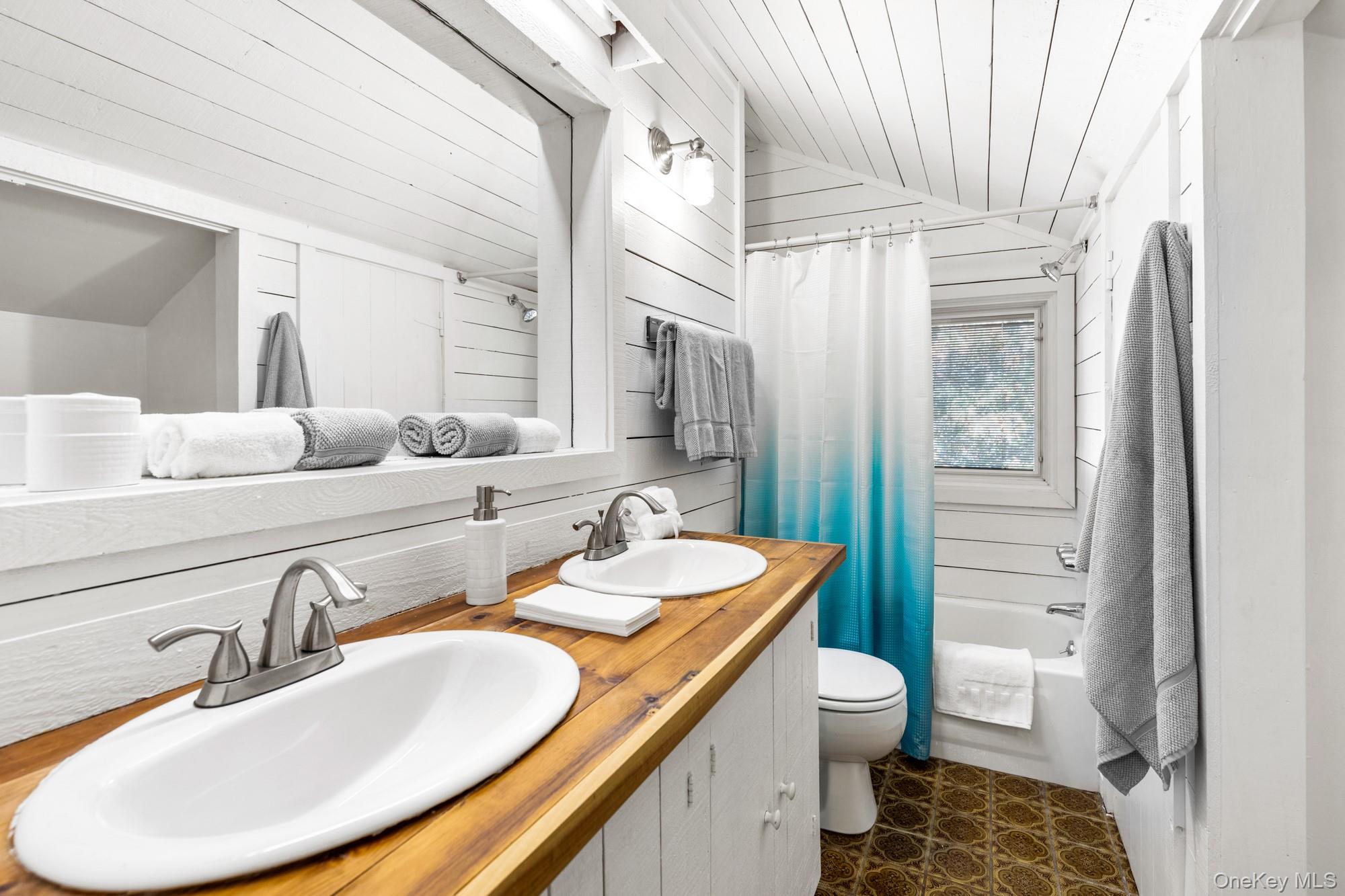 20 Norfolk Drive, Springs, NY 11937