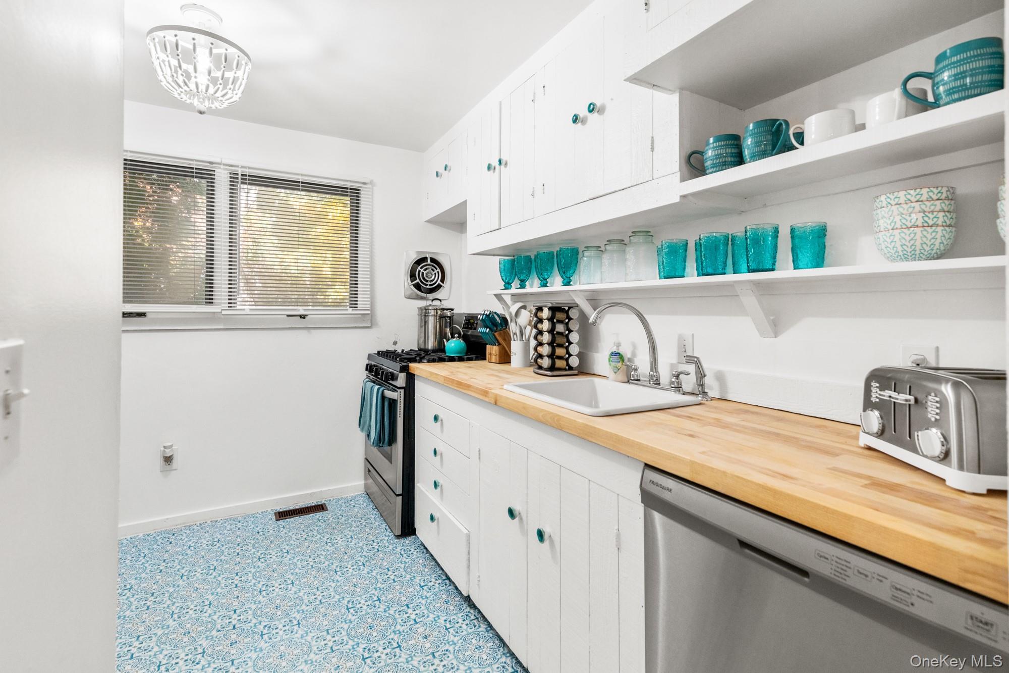 20 Norfolk Drive, Springs, NY 11937