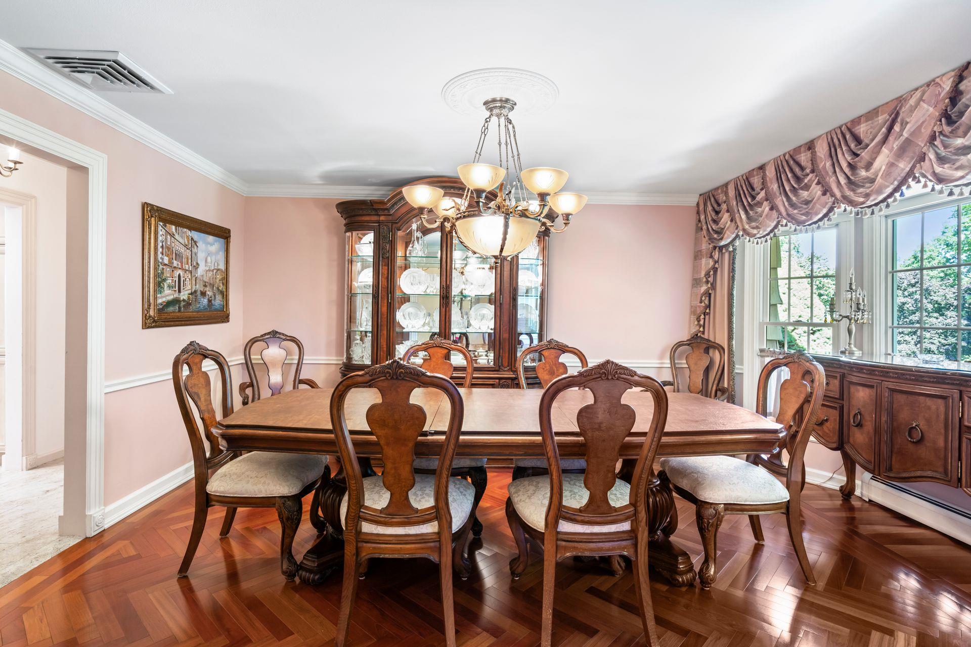 28 Stepping Stone Crescent, Dix Hills, NY 11746