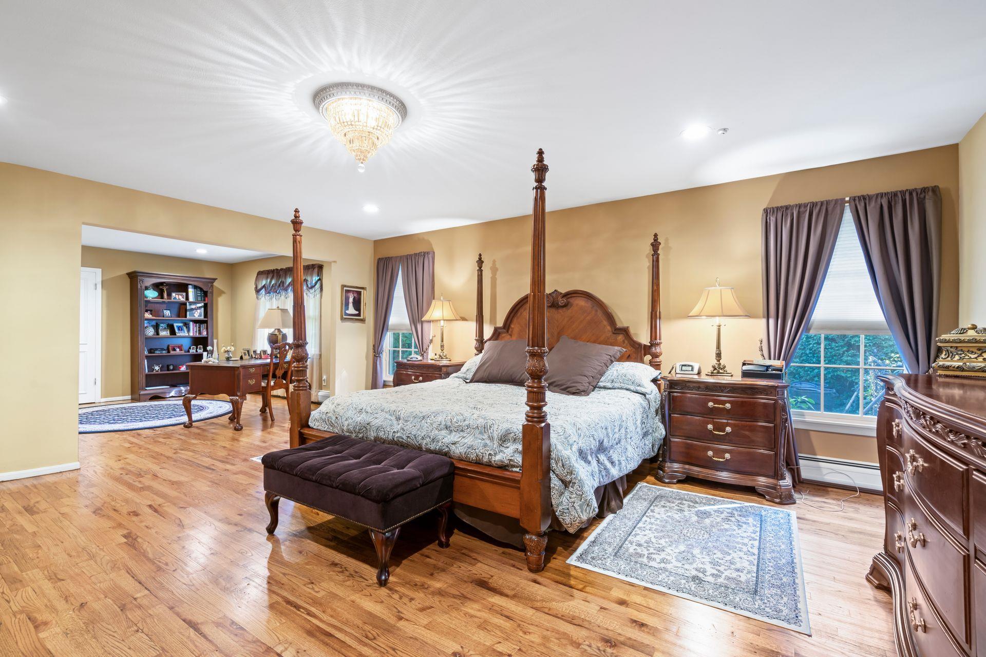 28 Stepping Stone Crescent, Dix Hills, NY 11746