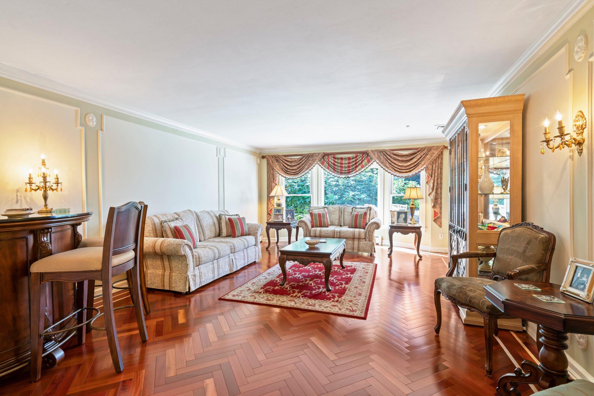 28 Stepping Stone Crescent, Dix Hills, NY 11746