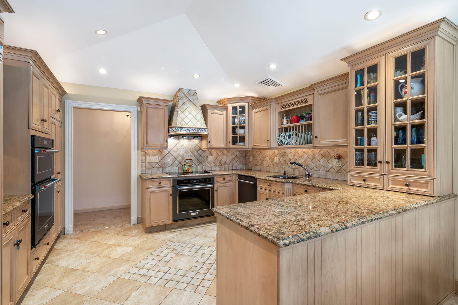 28 Stepping Stone Crescent, Dix Hills, NY 11746