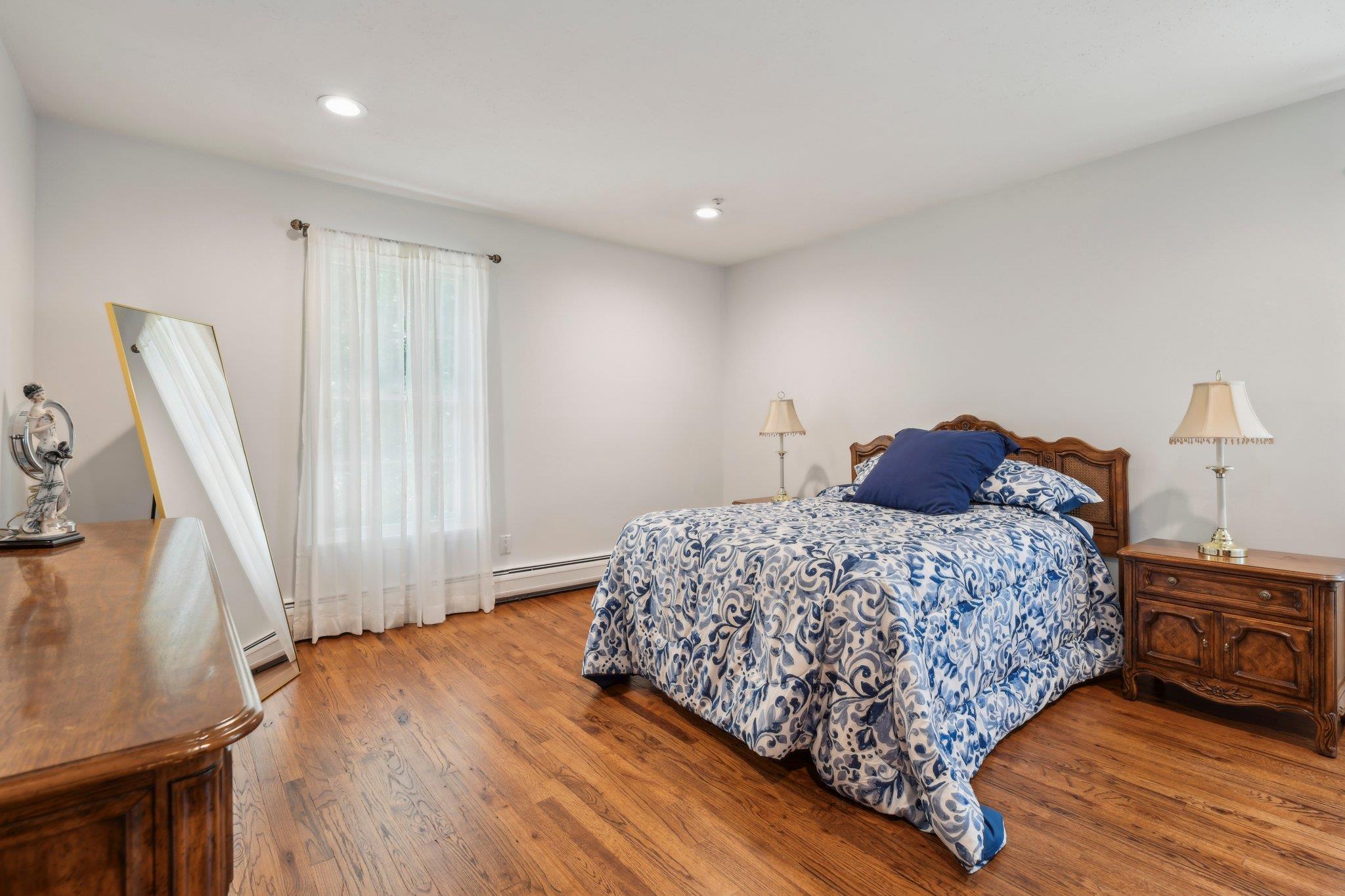 28 Stepping Stone Crescent, Dix Hills, NY 11746