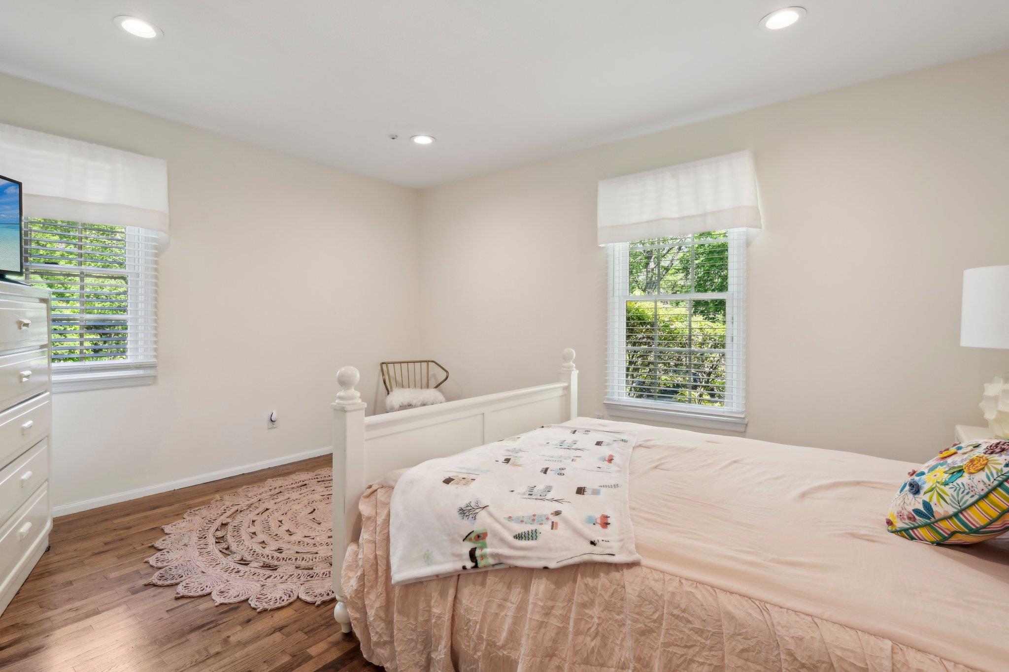 28 Stepping Stone Crescent, Dix Hills, NY 11746