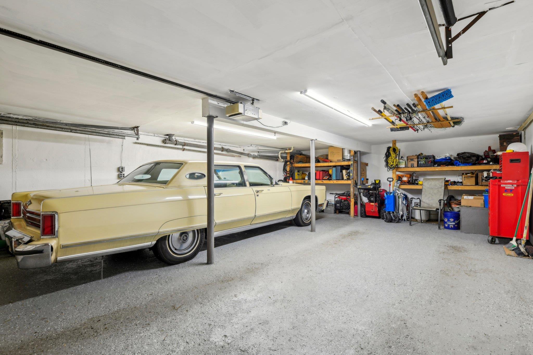 28 Stepping Stone Crescent, Dix Hills, NY 11746