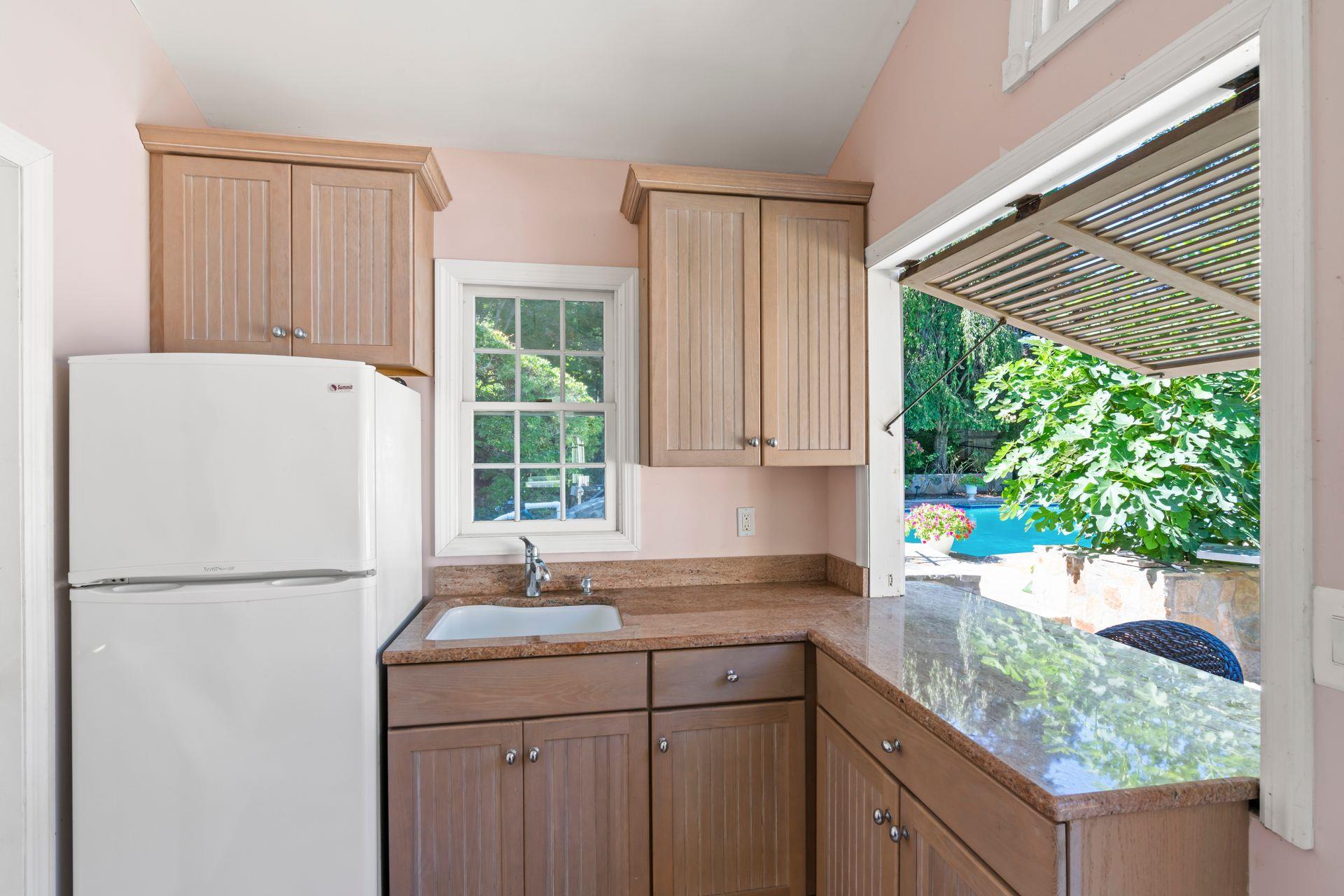 28 Stepping Stone Crescent, Dix Hills, NY 11746