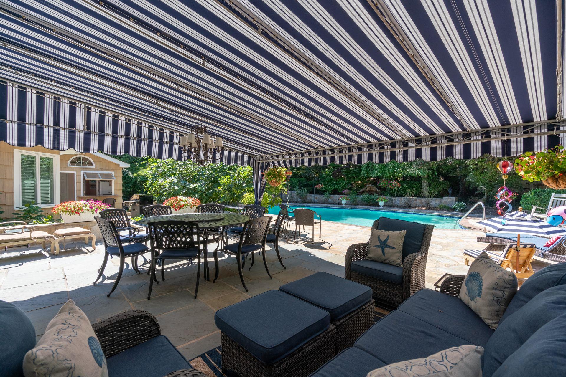 28 Stepping Stone Crescent, Dix Hills, NY 11746