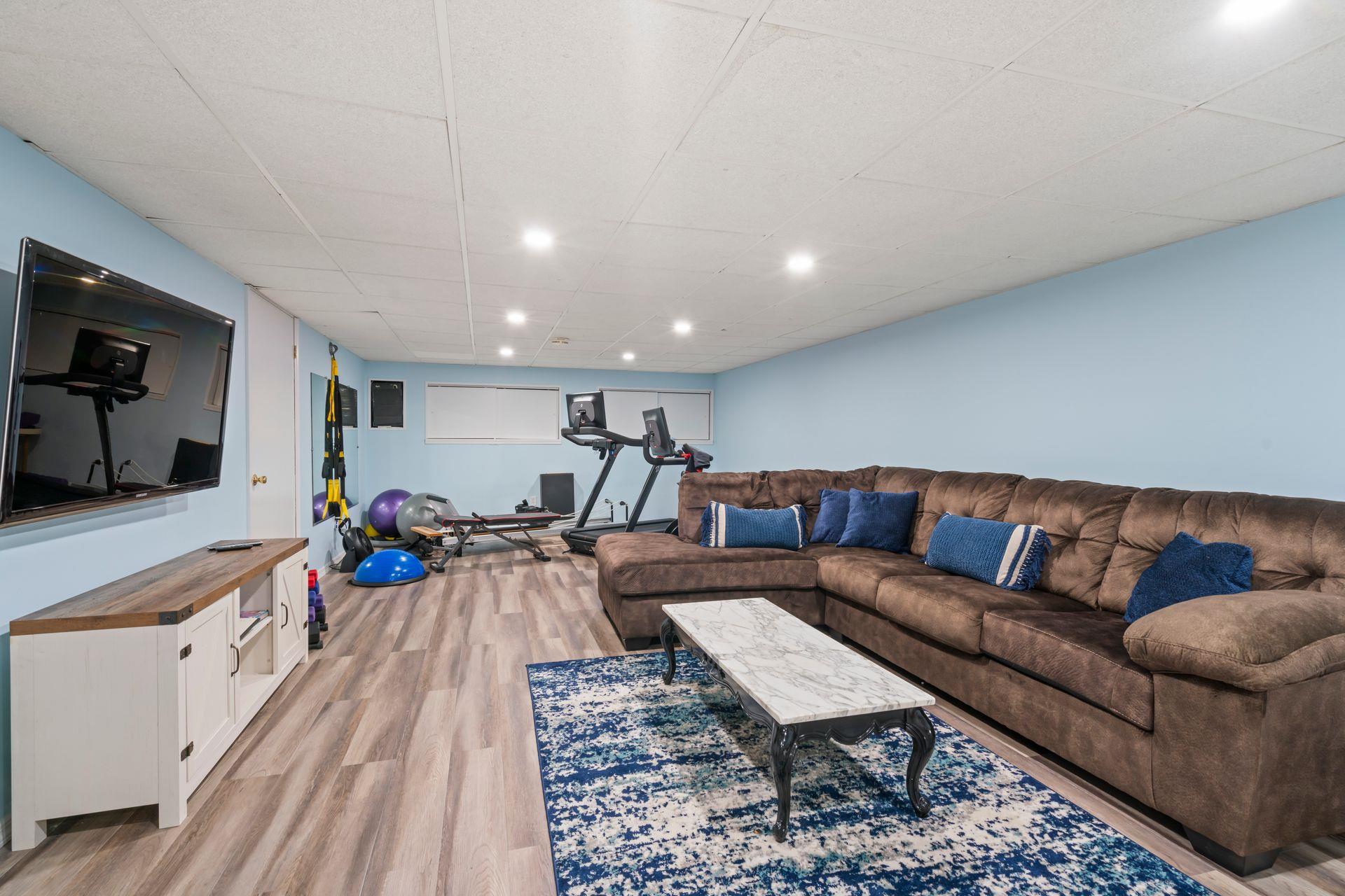 28 Stepping Stone Crescent, Dix Hills, NY 11746