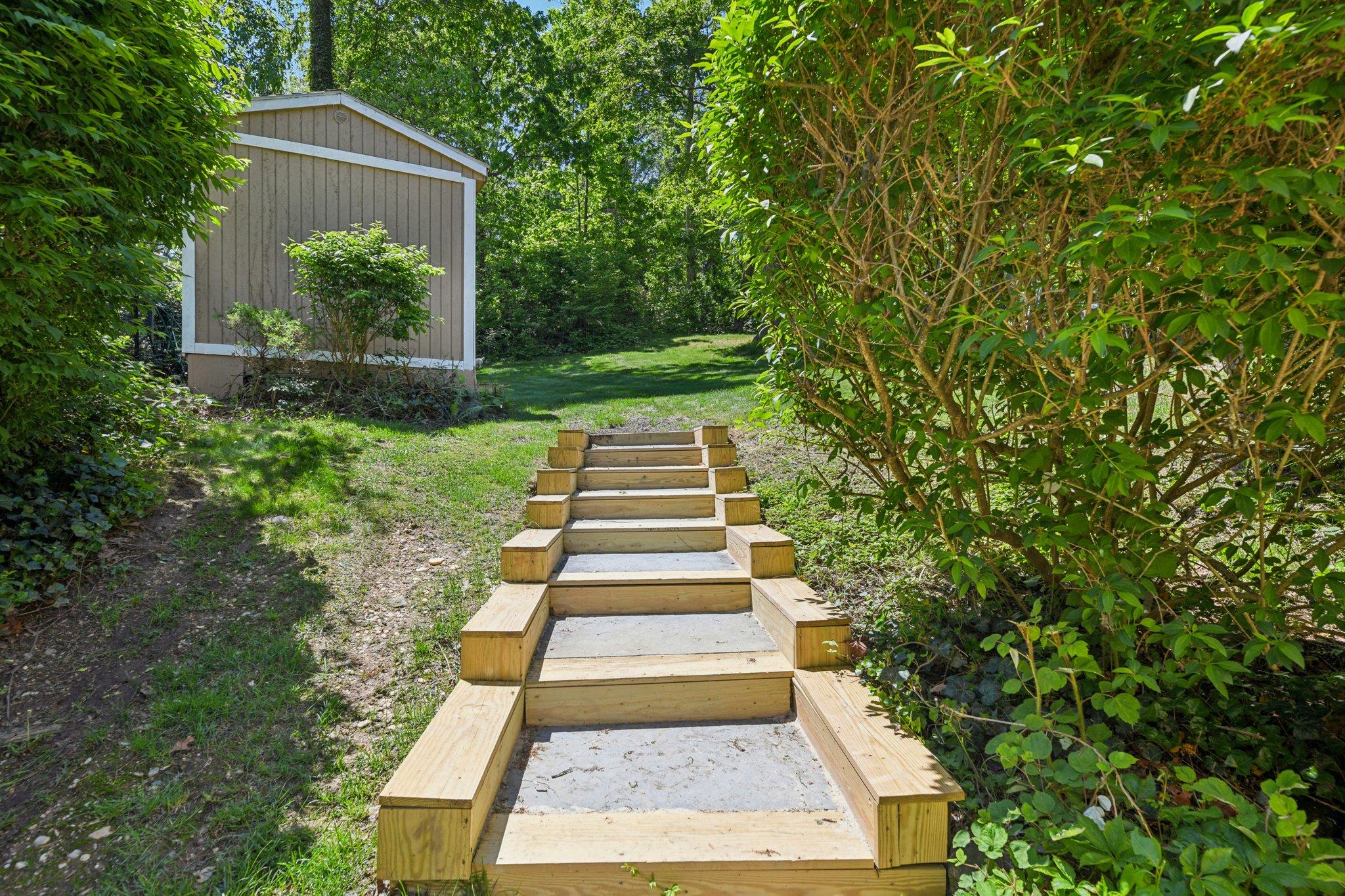 28 Stepping Stone Crescent, Dix Hills, NY 11746