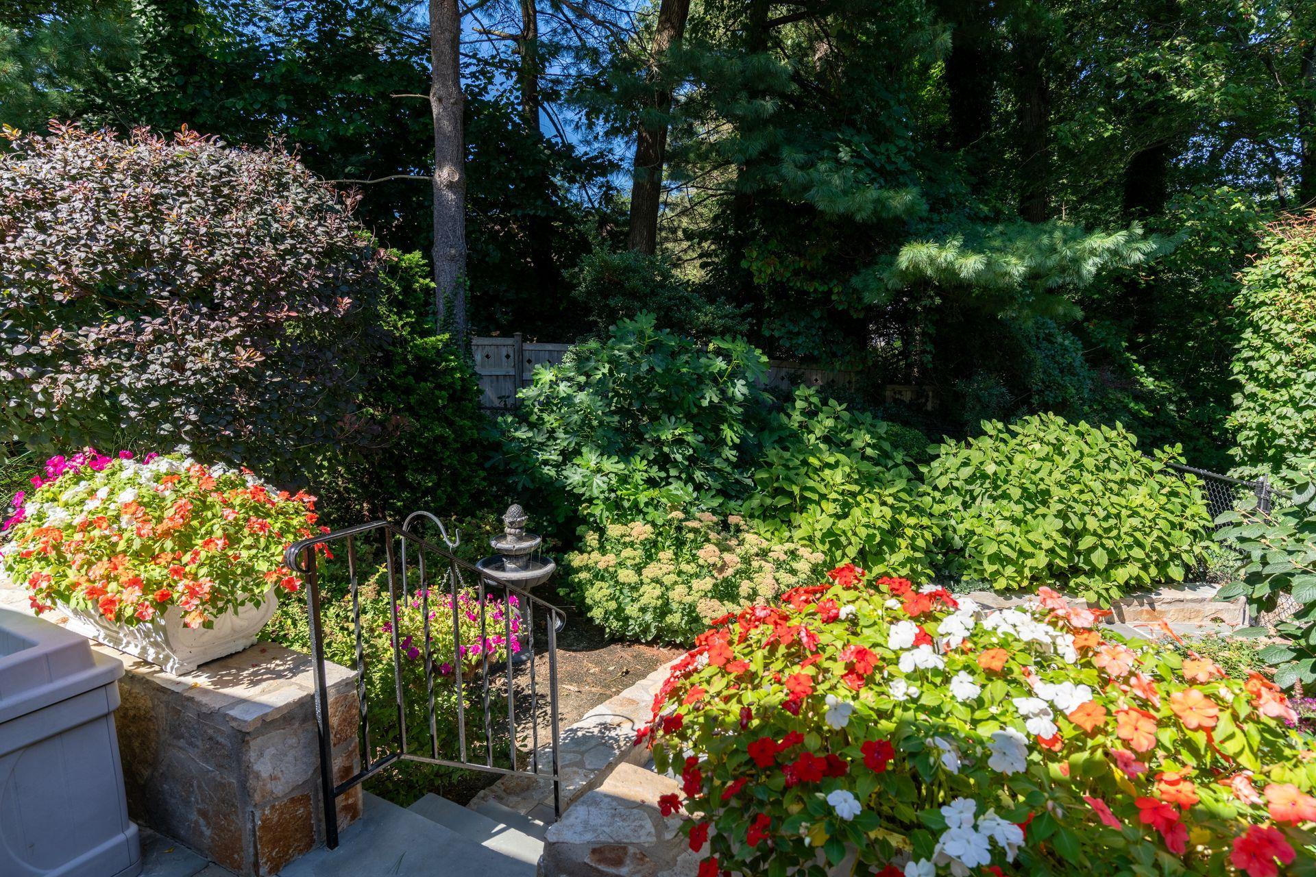 28 Stepping Stone Crescent, Dix Hills, NY 11746