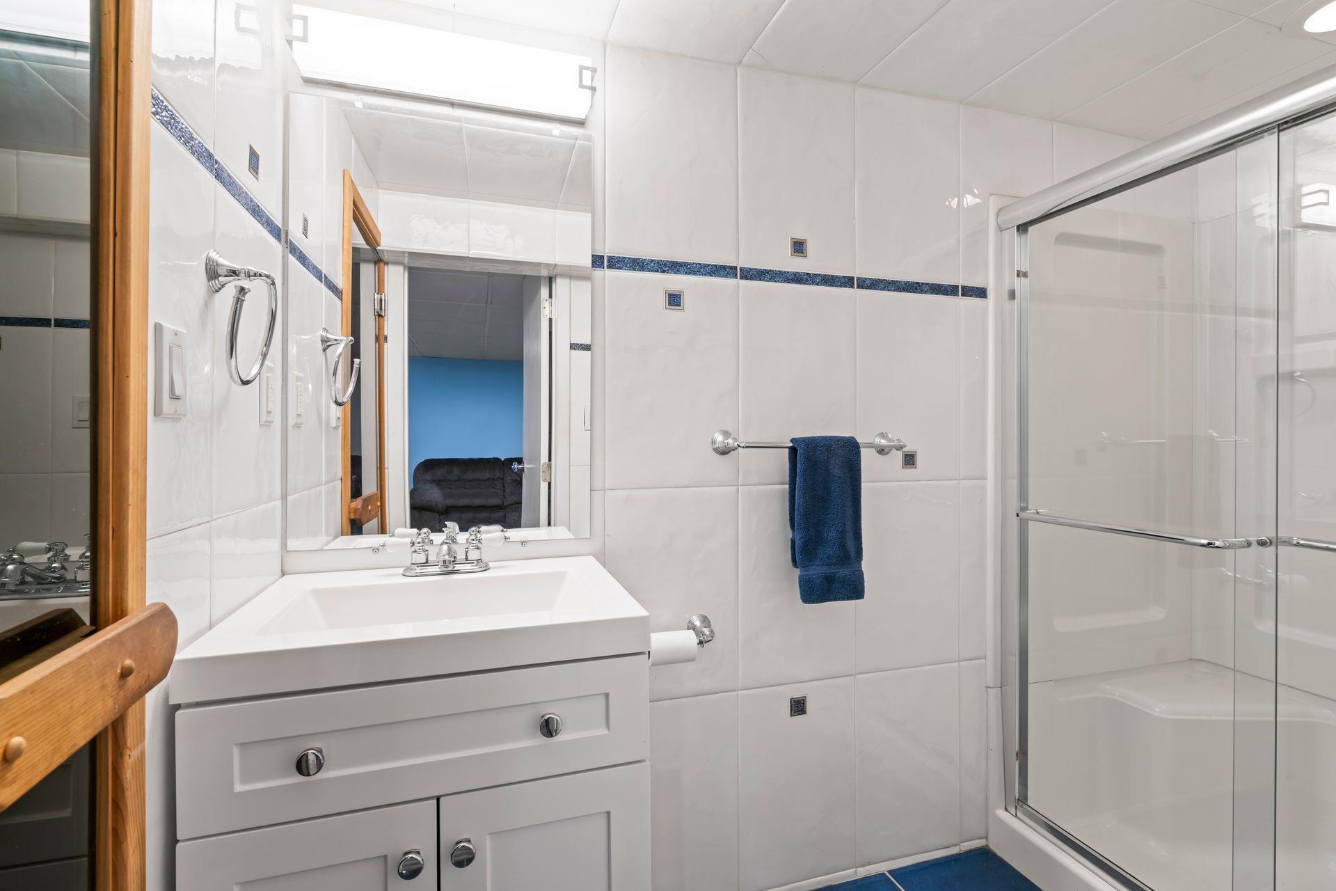 28 Stepping Stone Crescent, Dix Hills, NY 11746