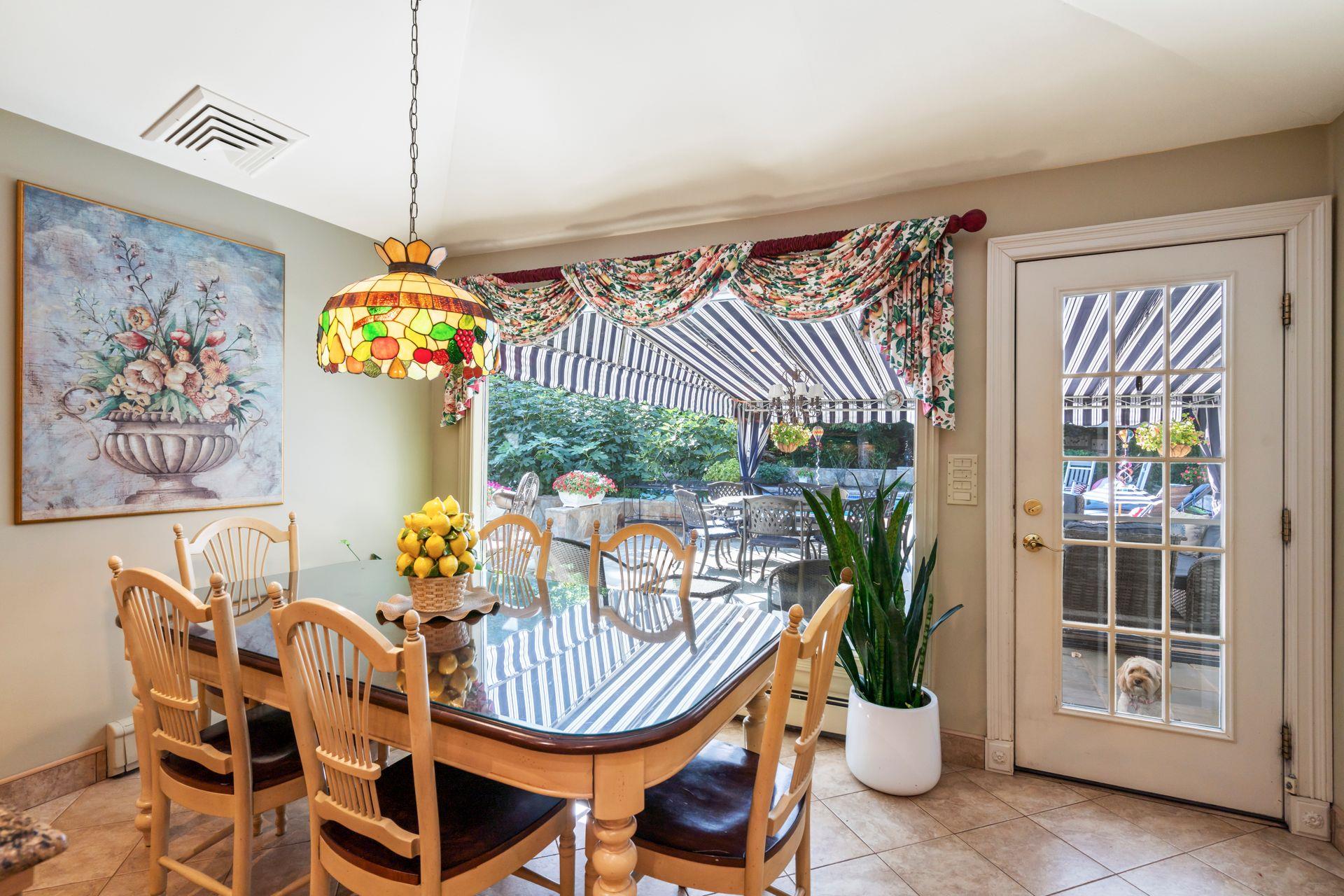 28 Stepping Stone Crescent, Dix Hills, NY 11746