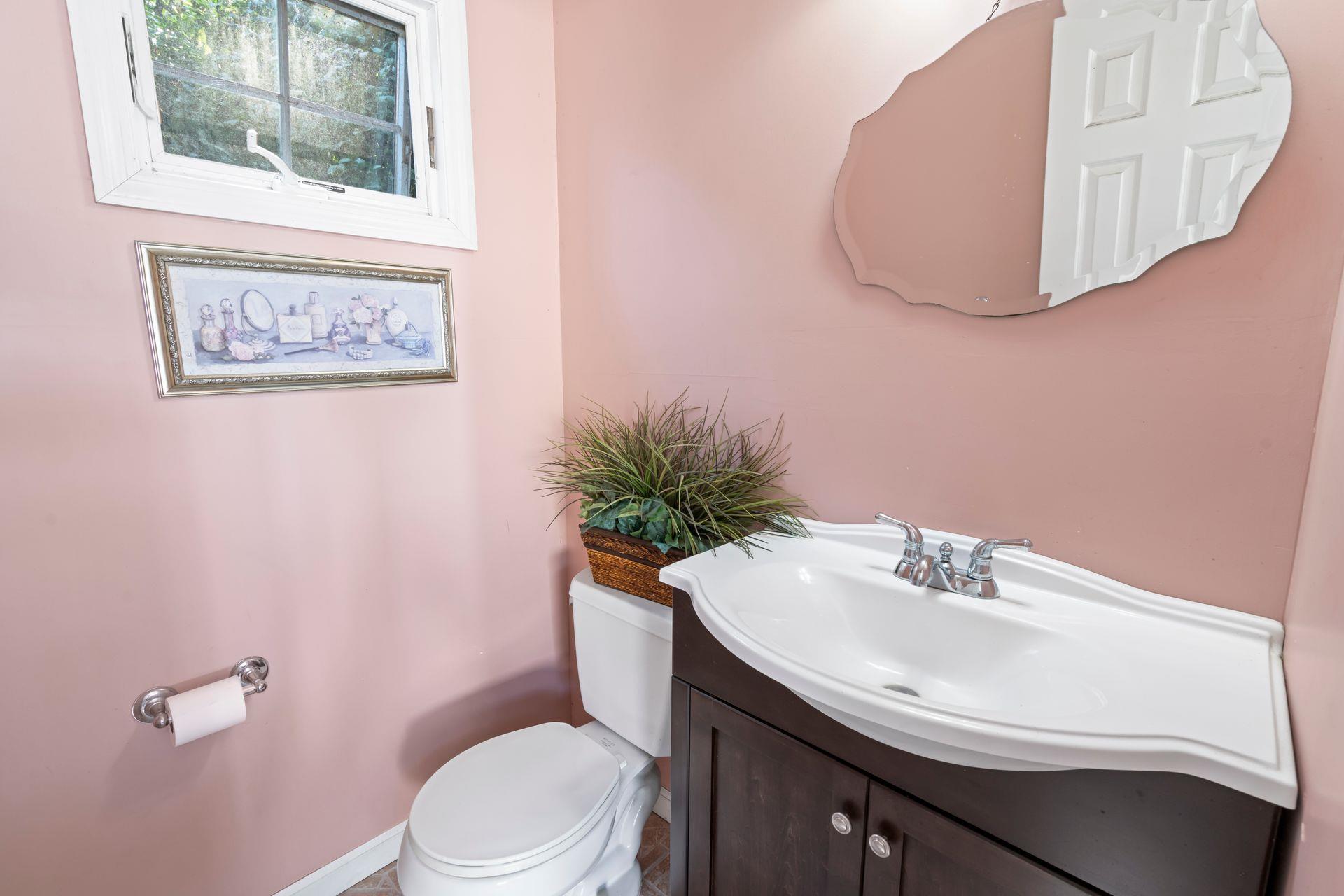 28 Stepping Stone Crescent, Dix Hills, NY 11746