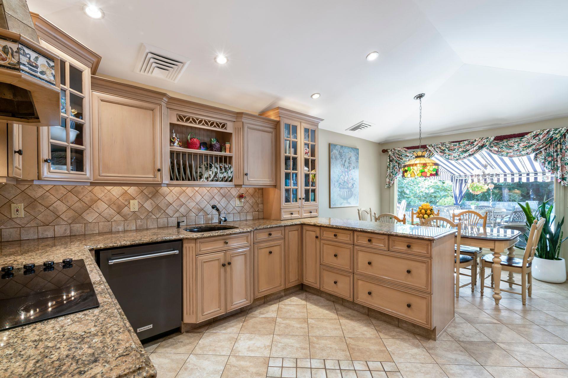 28 Stepping Stone Crescent, Dix Hills, NY 11746