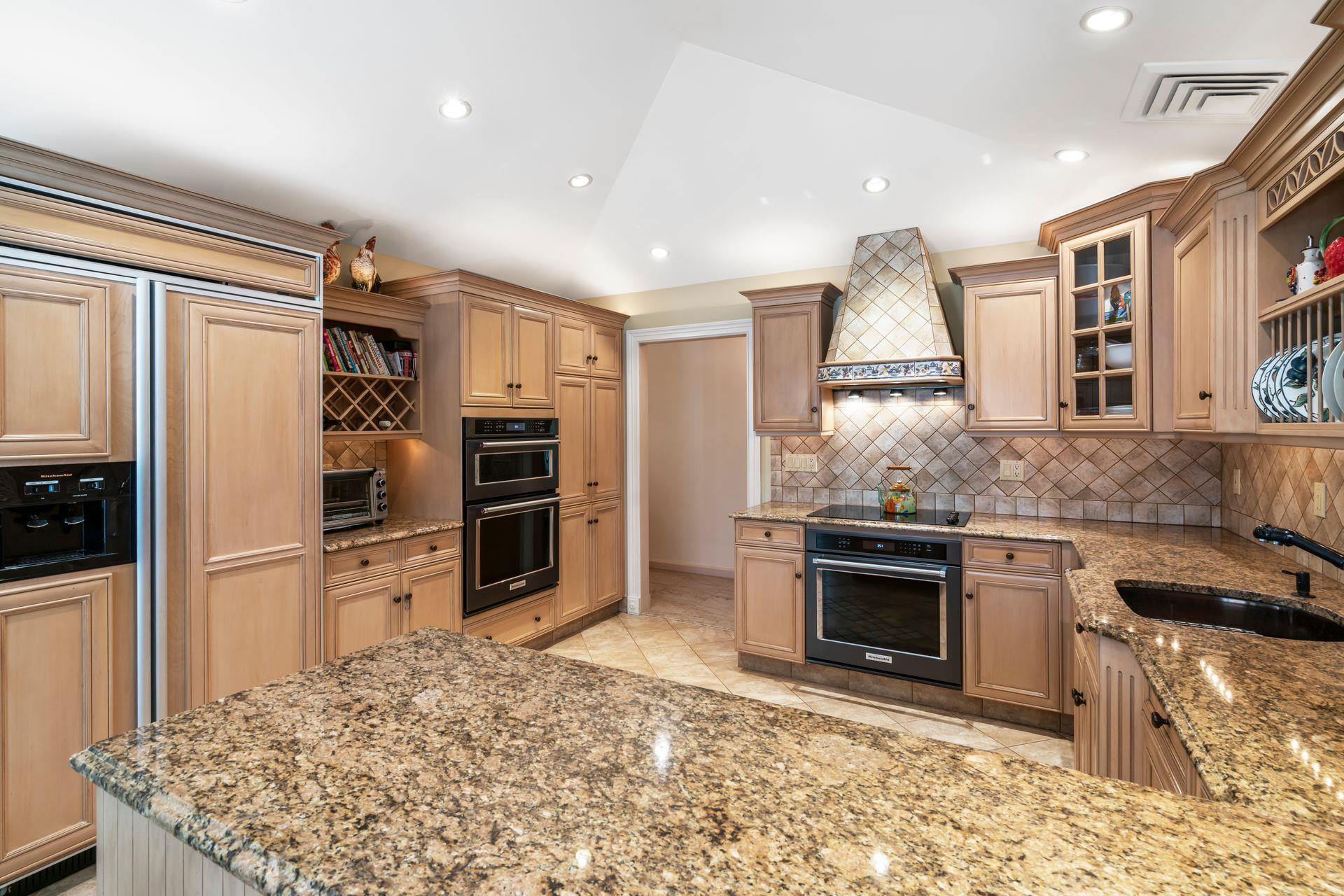 28 Stepping Stone Crescent, Dix Hills, NY 11746