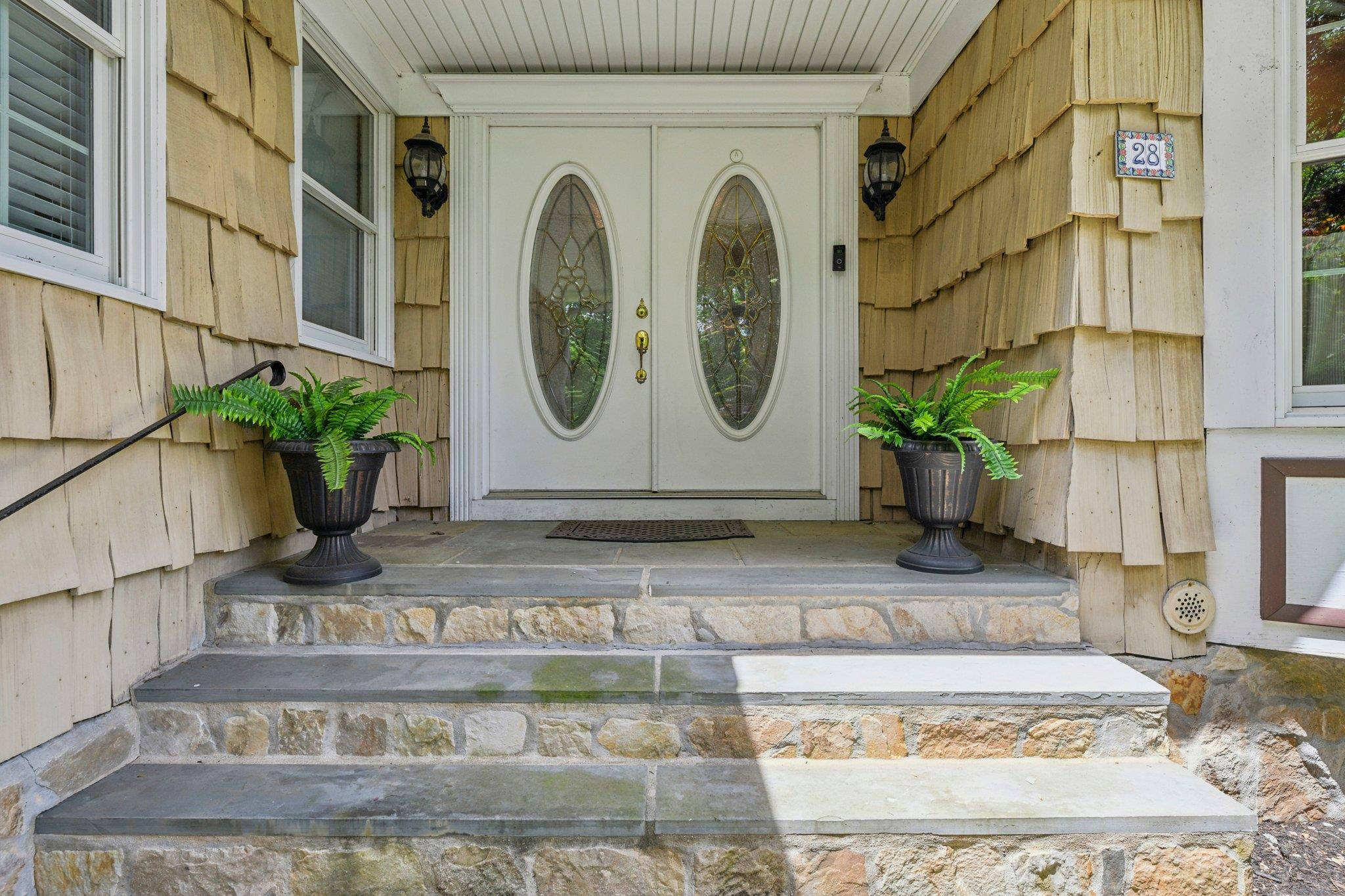 28 Stepping Stone Crescent, Dix Hills, NY 11746