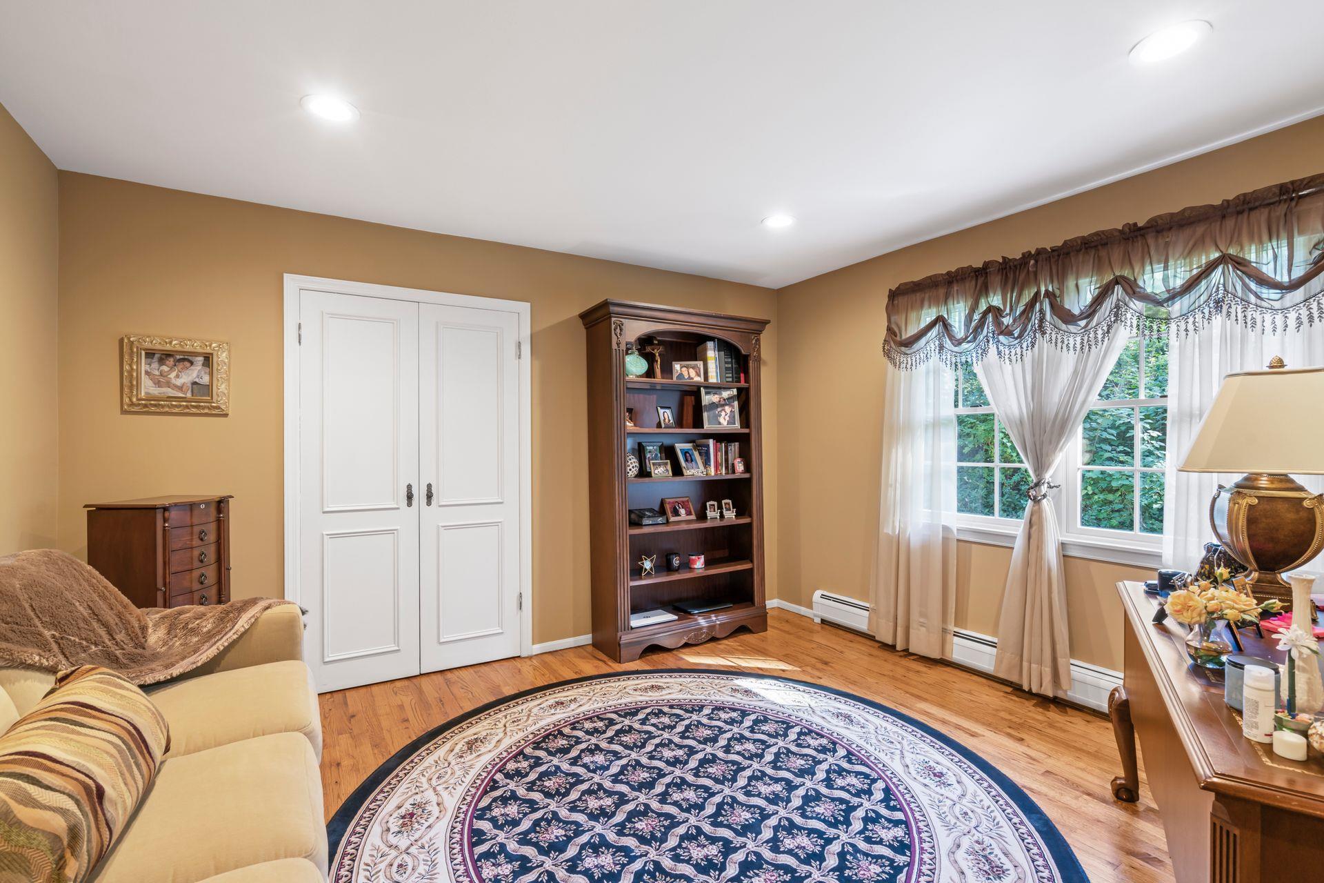 28 Stepping Stone Crescent, Dix Hills, NY 11746