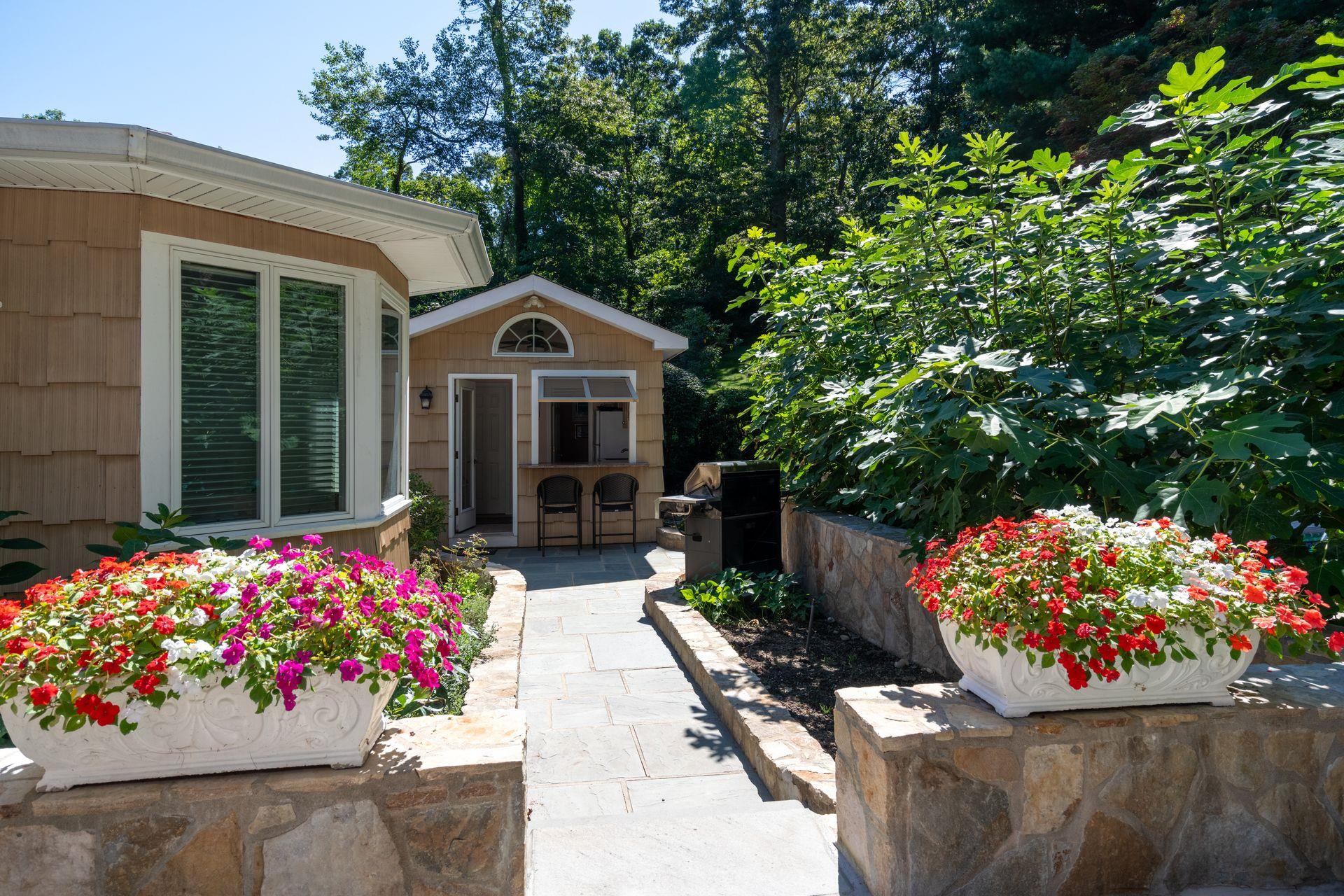 28 Stepping Stone Crescent, Dix Hills, NY 11746