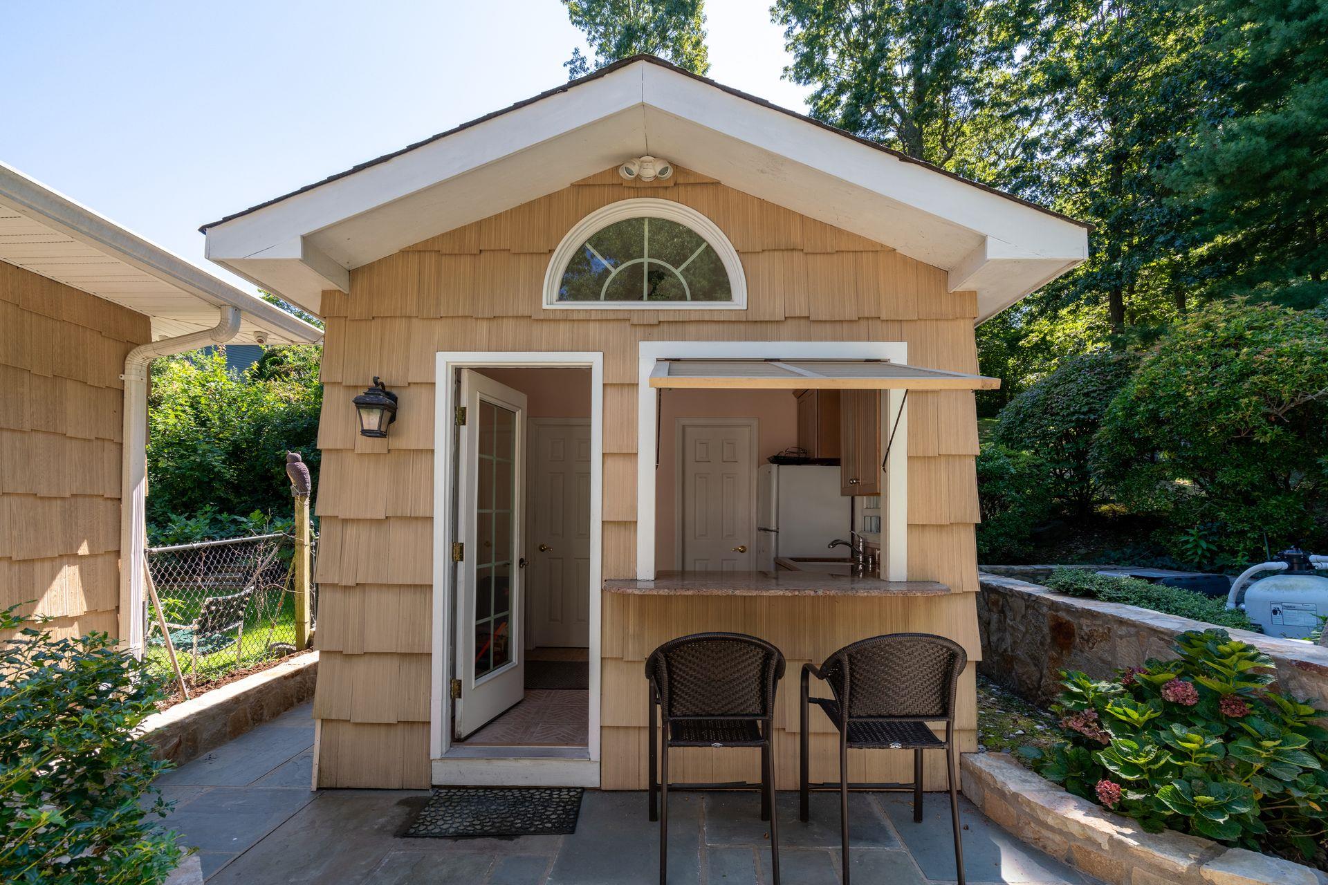 28 Stepping Stone Crescent, Dix Hills, NY 11746