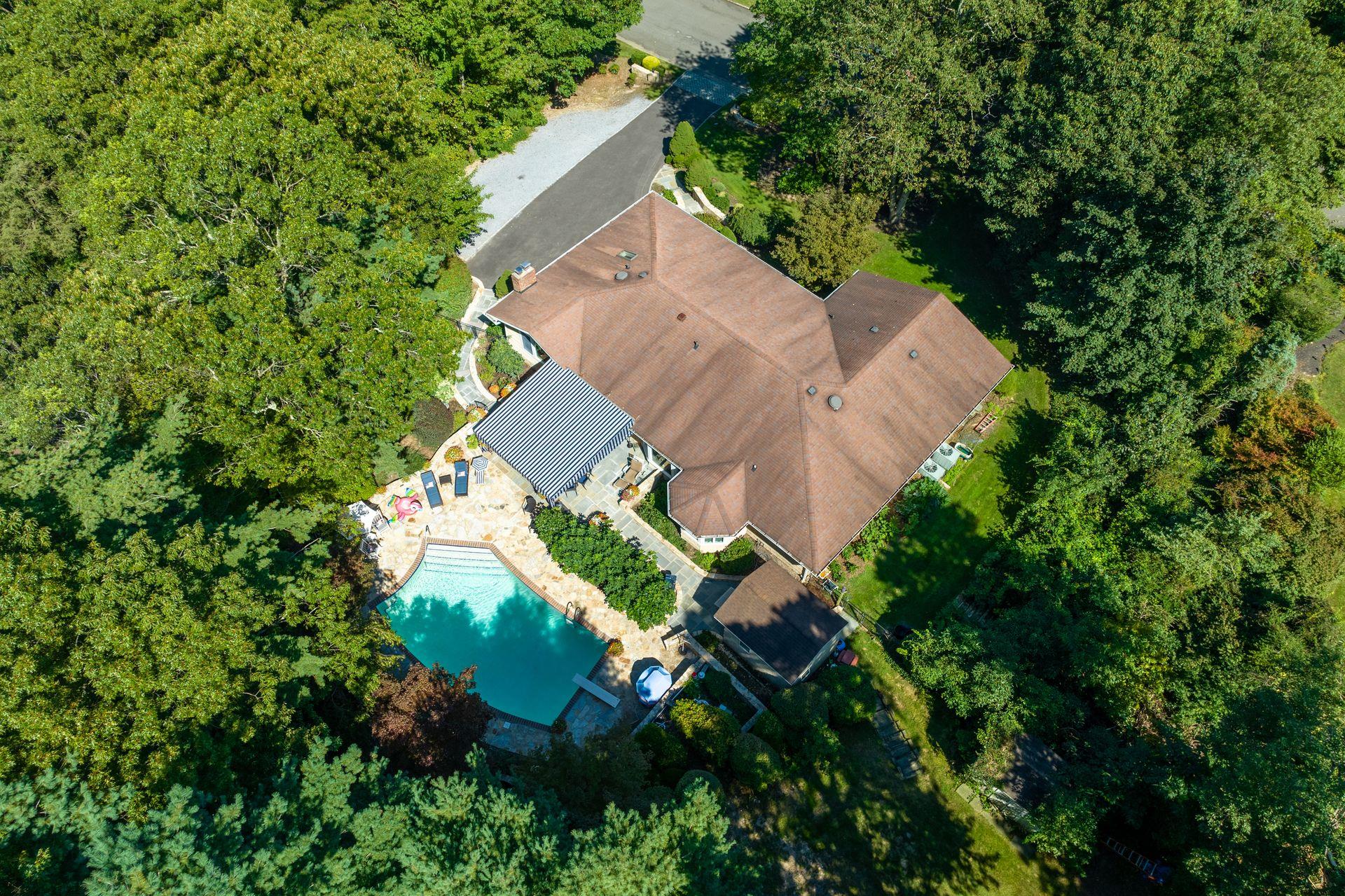 28 Stepping Stone Crescent, Dix Hills, NY 11746