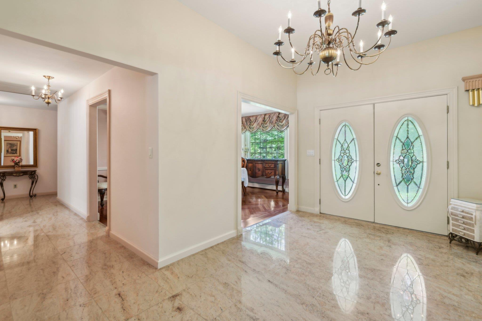 28 Stepping Stone Crescent, Dix Hills, NY 11746