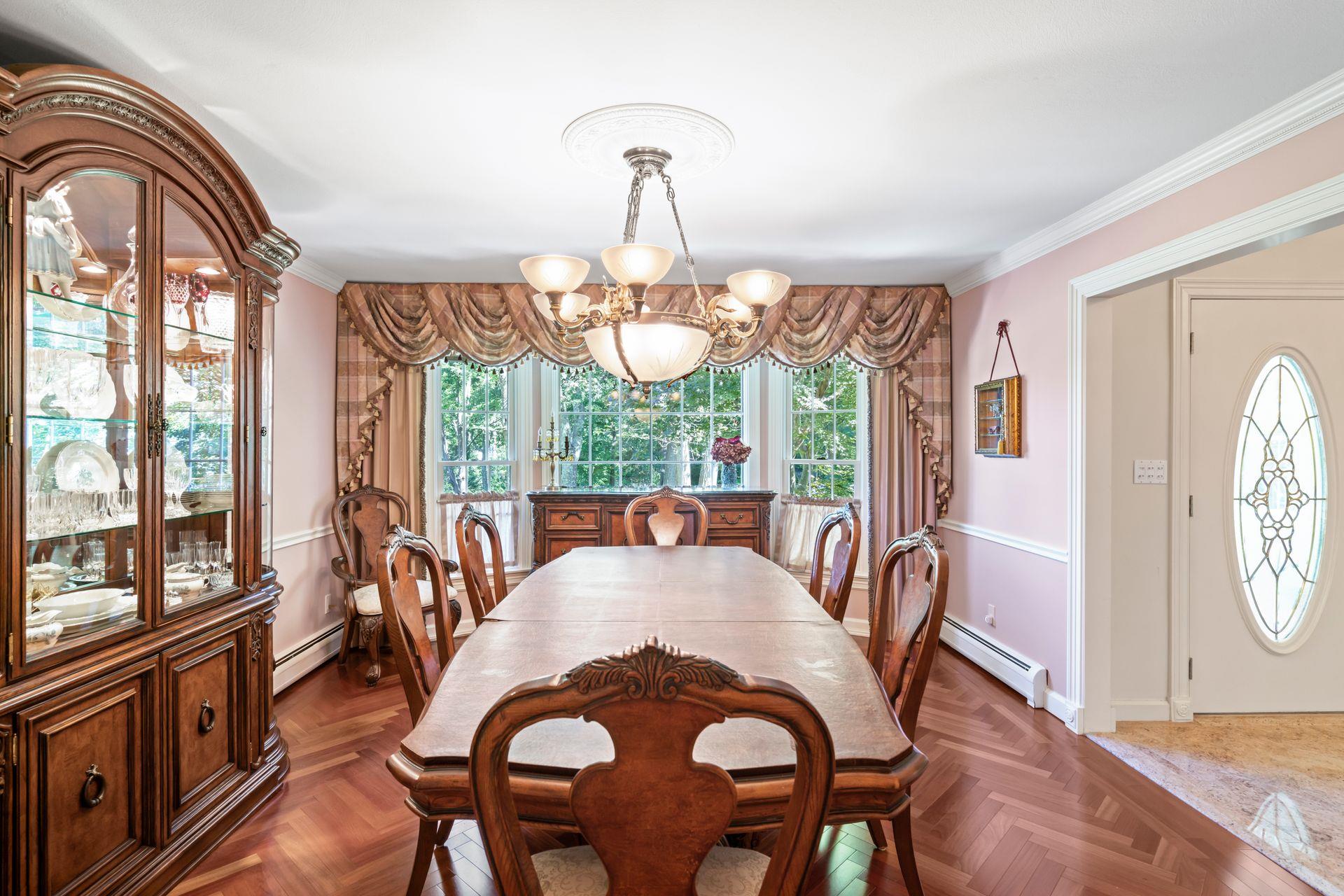 28 Stepping Stone Crescent, Dix Hills, NY 11746