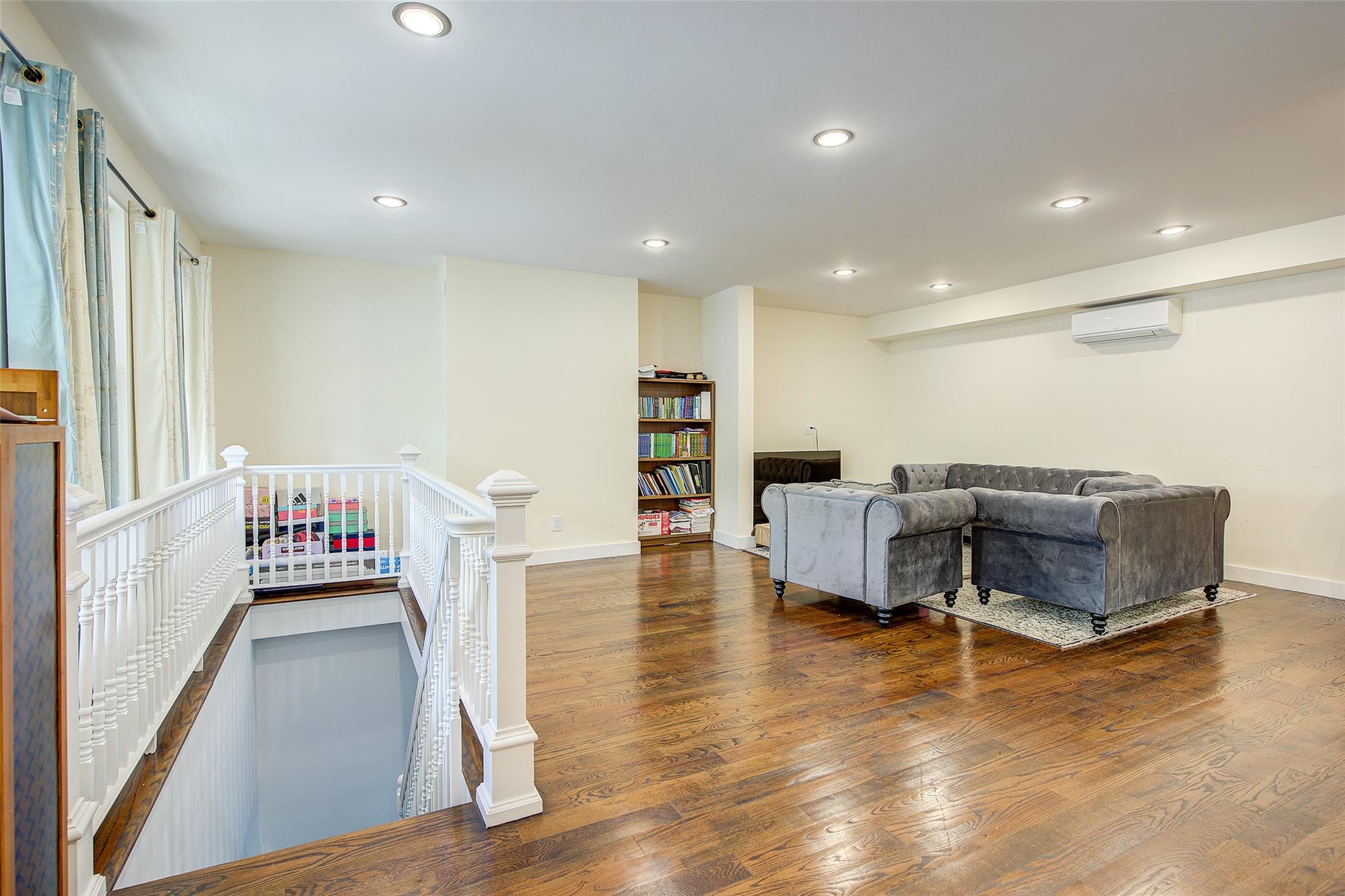 67 Brewster St, Staten Island, NY 10304