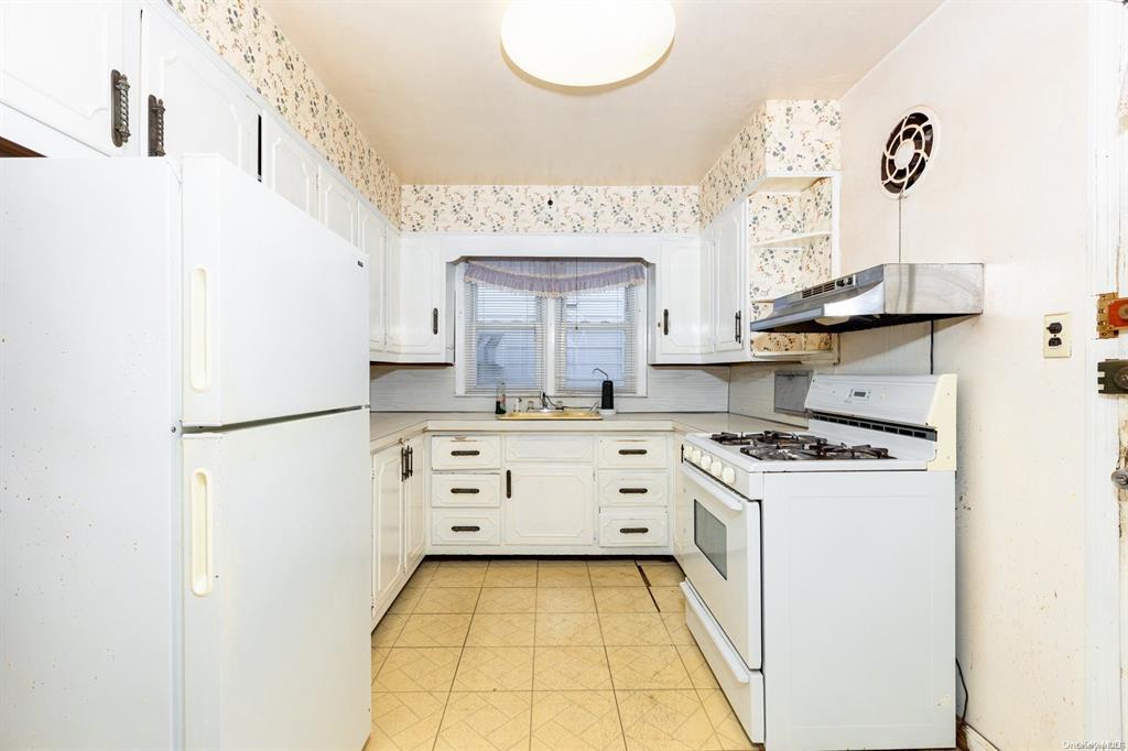 40 Roeckel Avenue # 1st Fl, Valley Stream, NY 11580