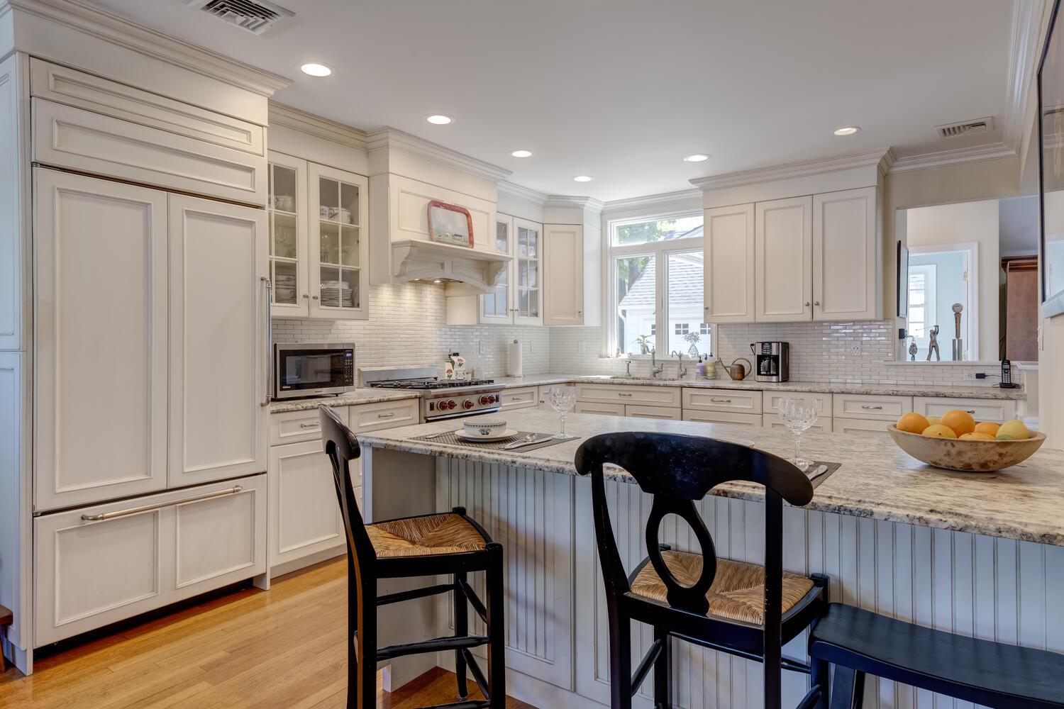 16 Downing Street, East Williston, NY 11596