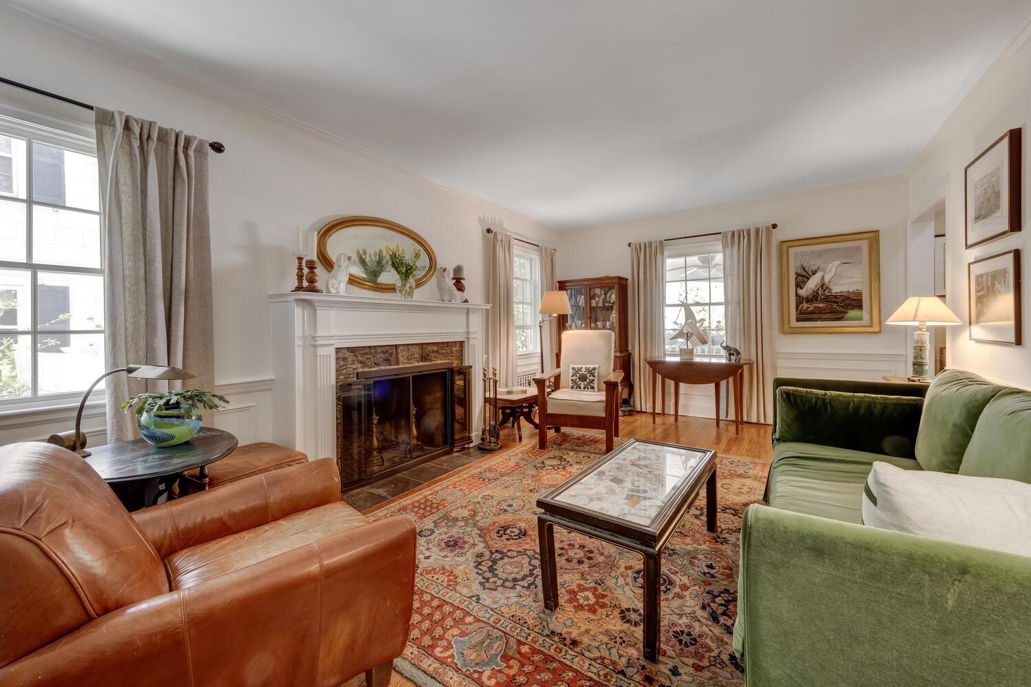 16 Downing Street, East Williston, NY 11596