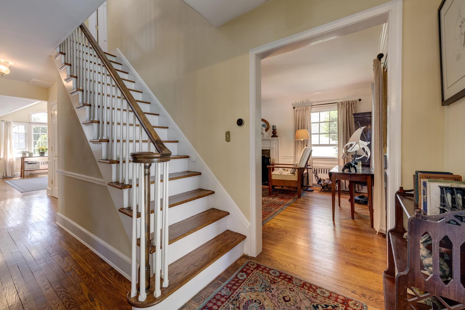 16 Downing Street, East Williston, NY 11596
