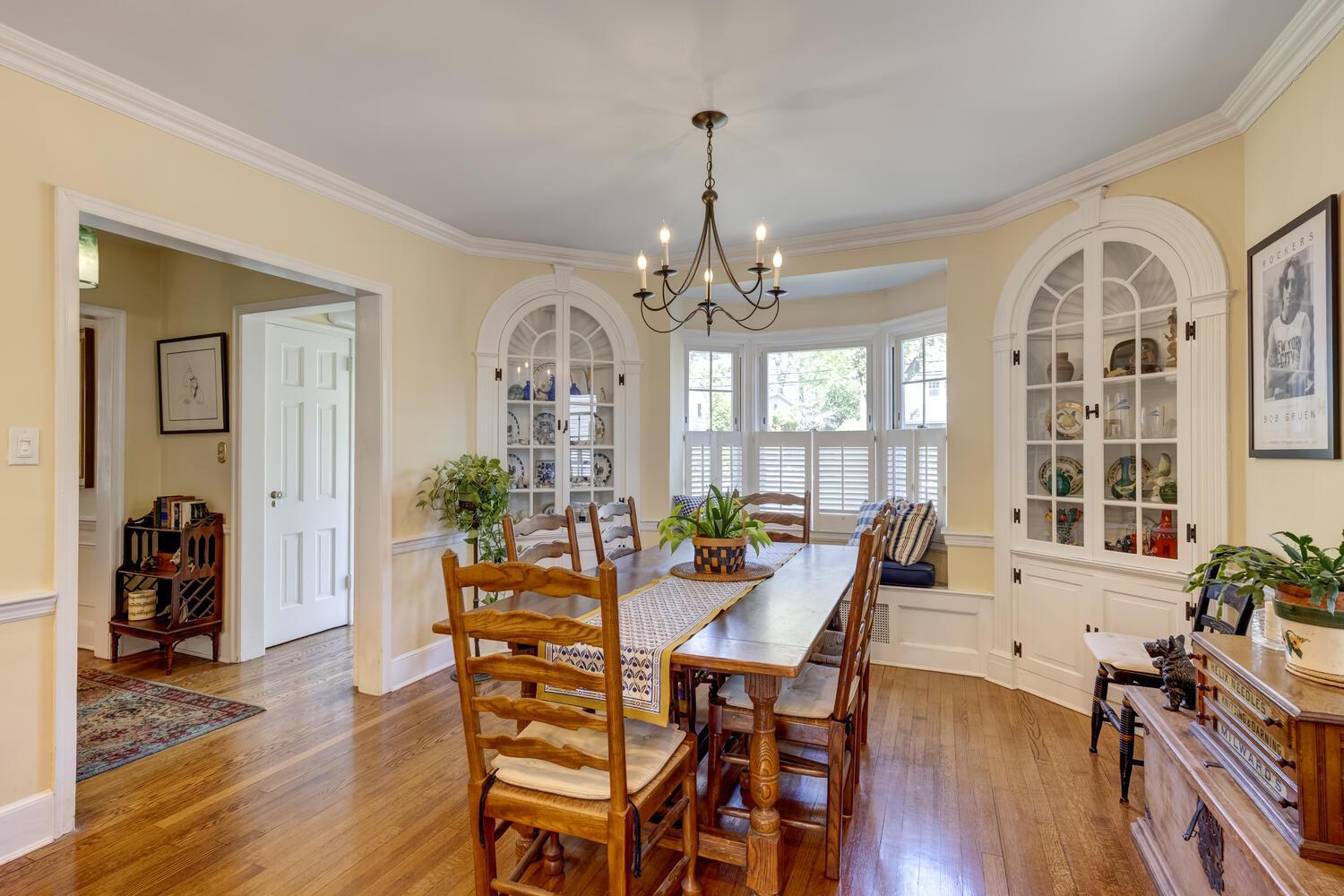 16 Downing Street, East Williston, NY 11596