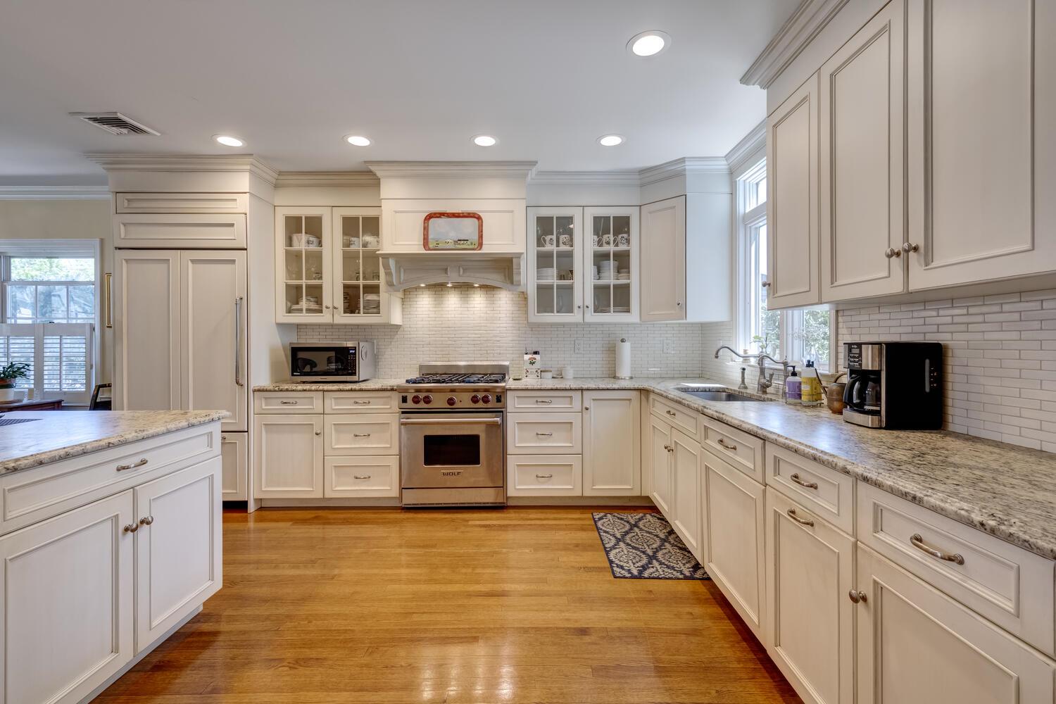 16 Downing Street, East Williston, NY 11596