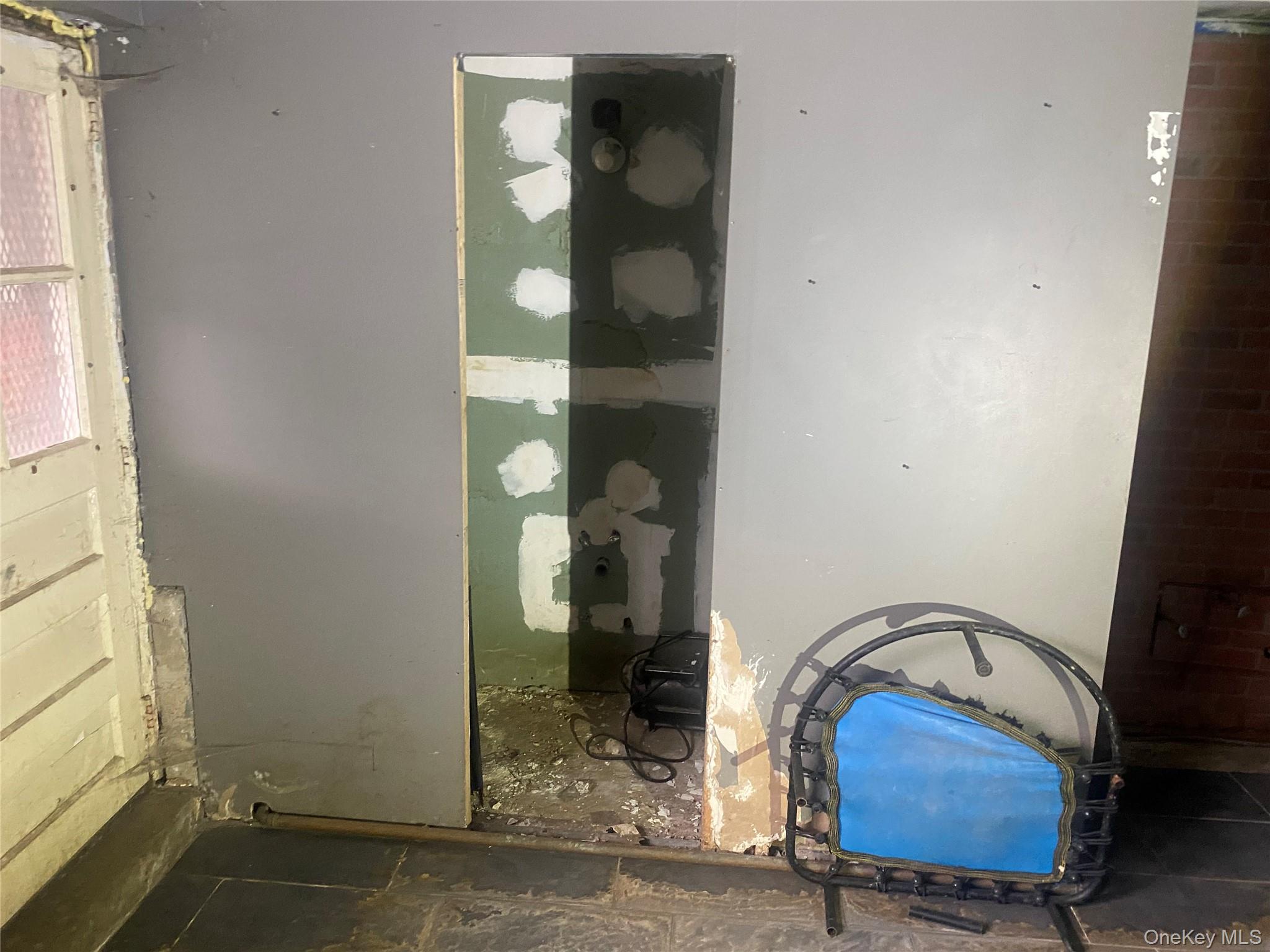 2713 Eastchester Road, Bronx, NY 10469