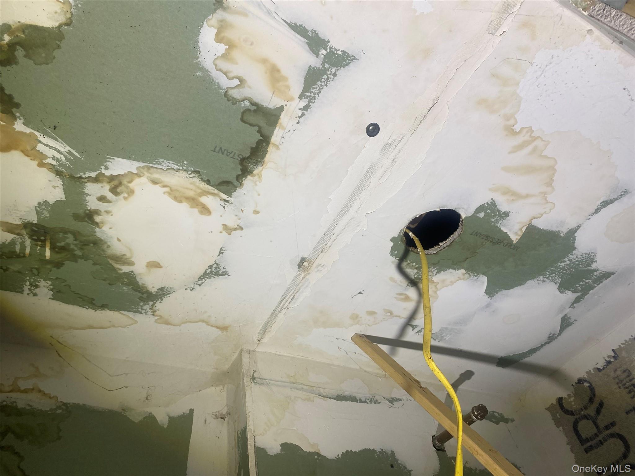 2713 Eastchester Road, Bronx, NY 10469