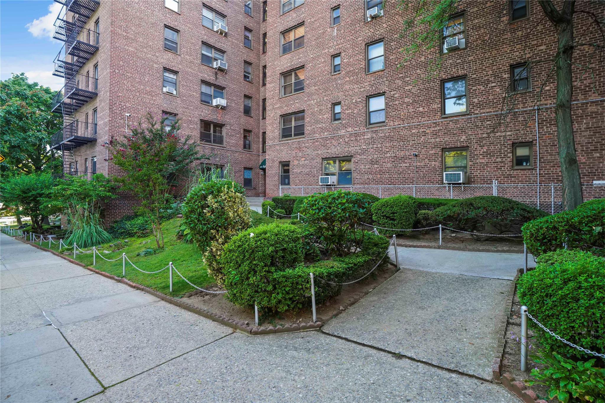 52-15 65 Place # 2A, Maspeth, NY 11378