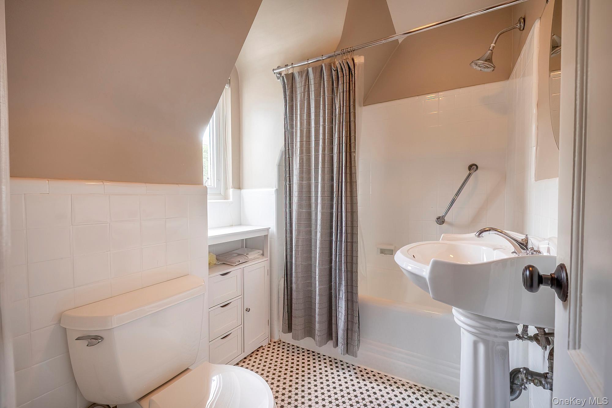 126 Lincoln Avenue E, West Harrison, NY 10604