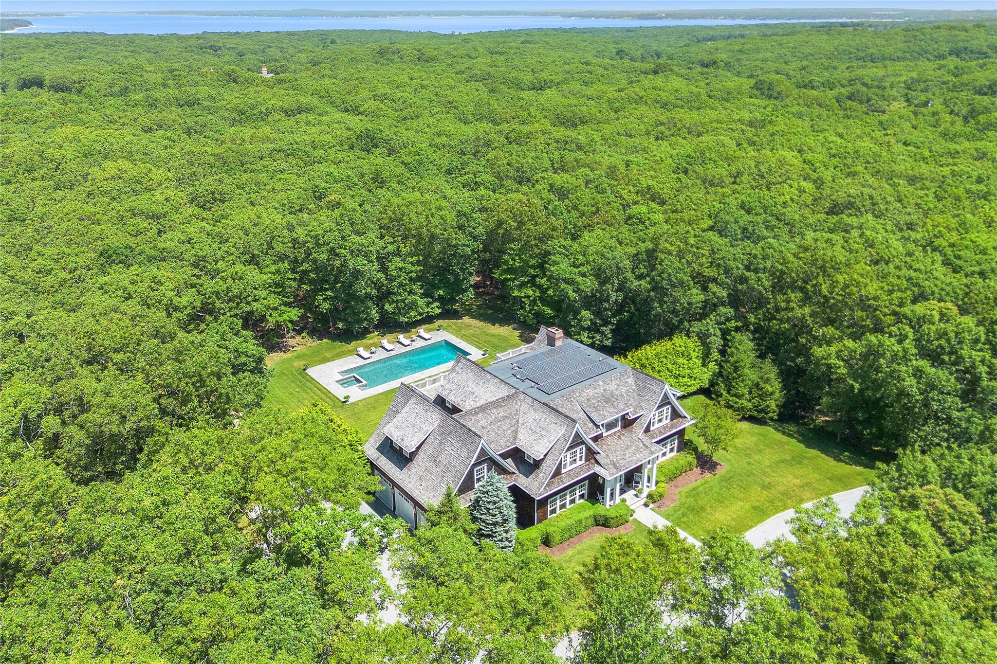 471 Middle Line Highway, Sag Harbor, NY 11963