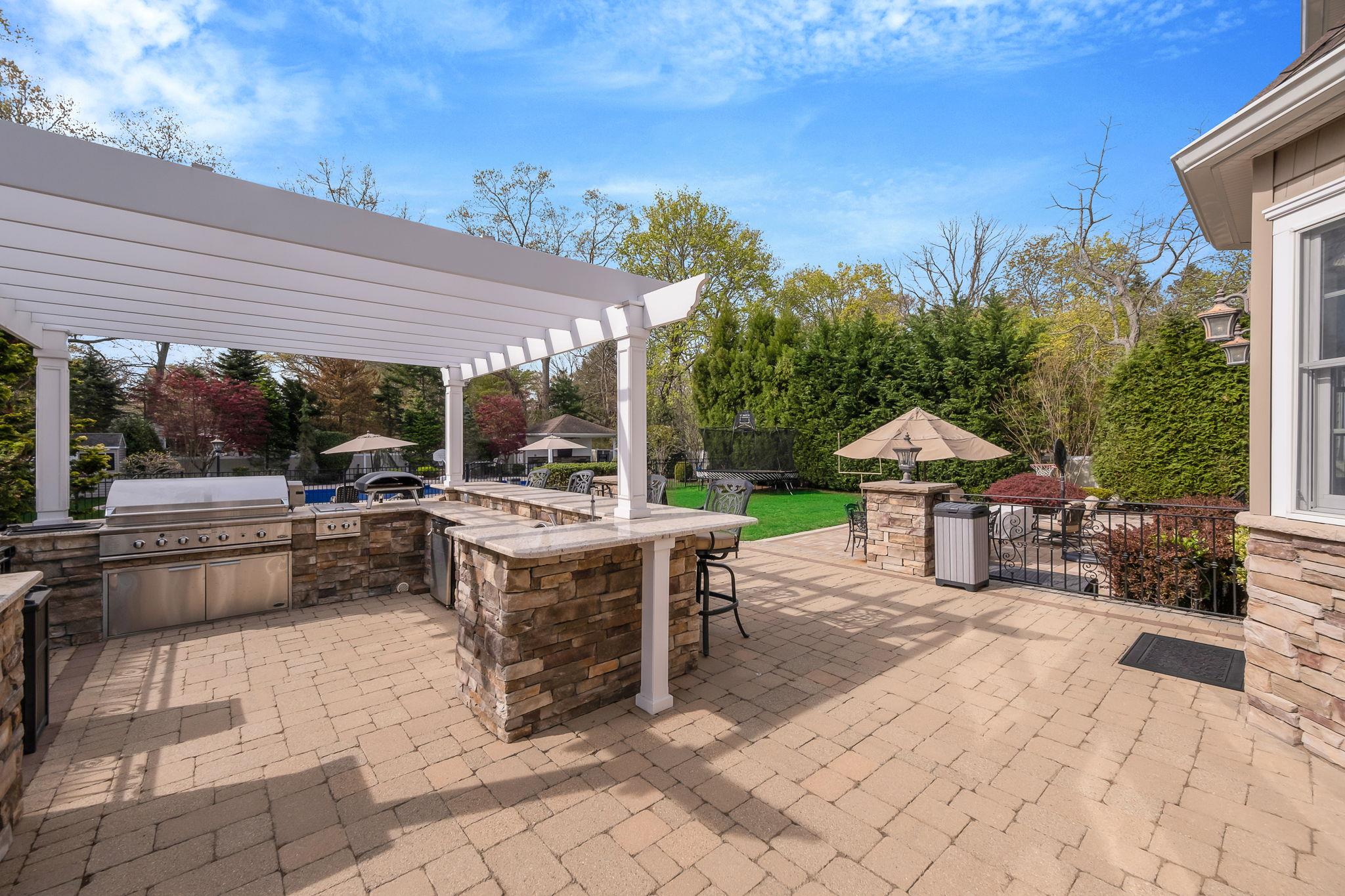184 Hickory Lane, Smithtown, NY 11787