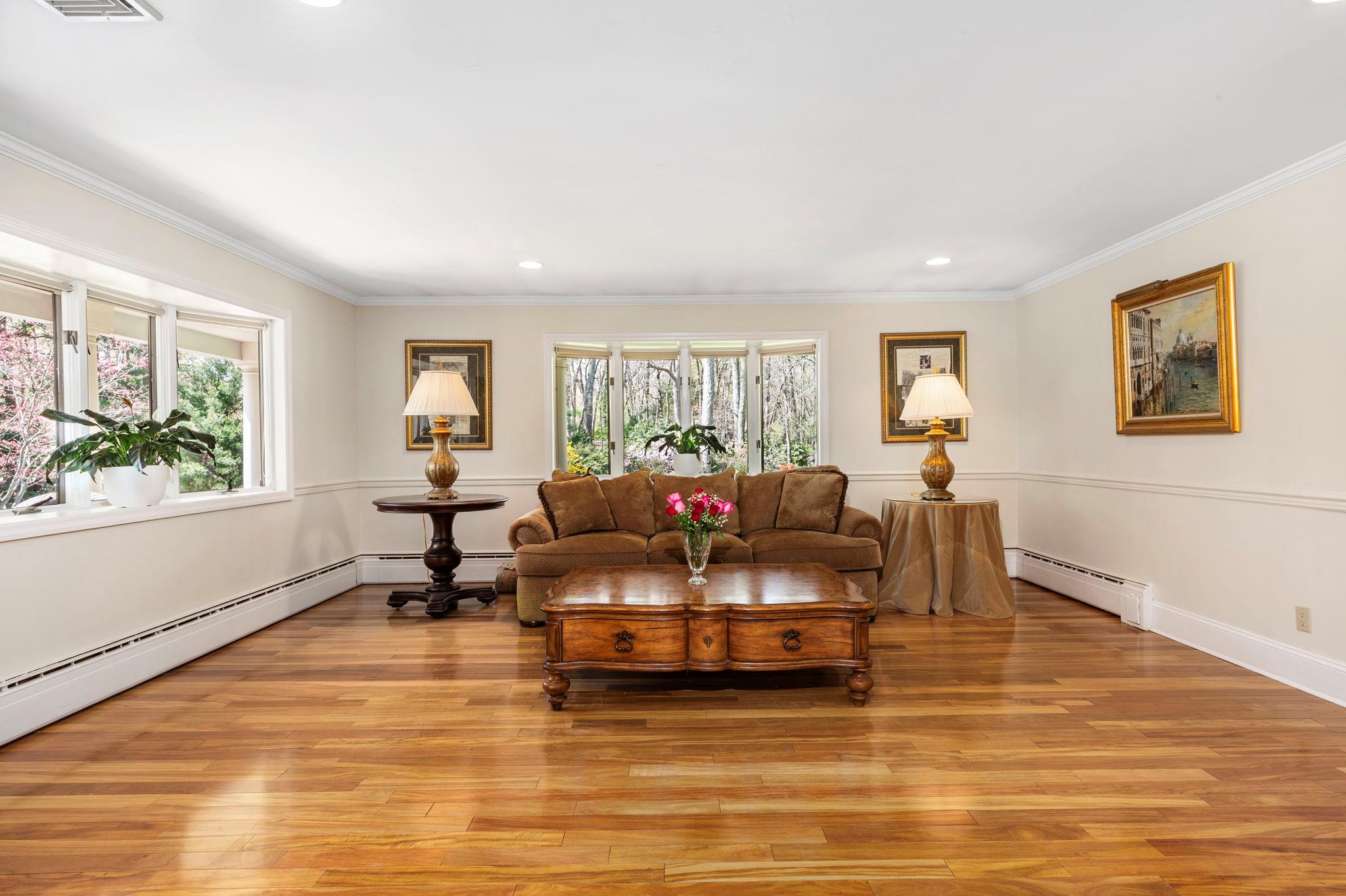 18 Windy Lane, Northport, NY 11768