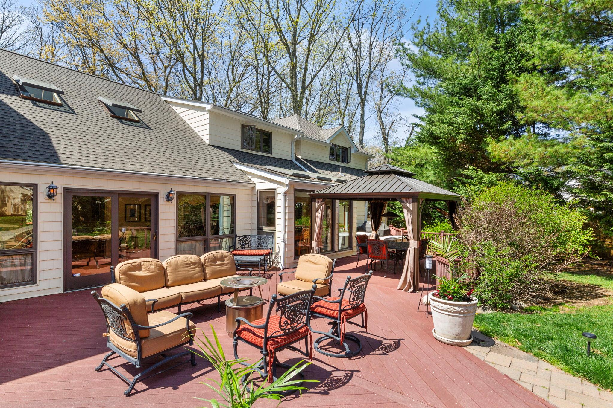18 Windy Lane, Northport, NY 11768